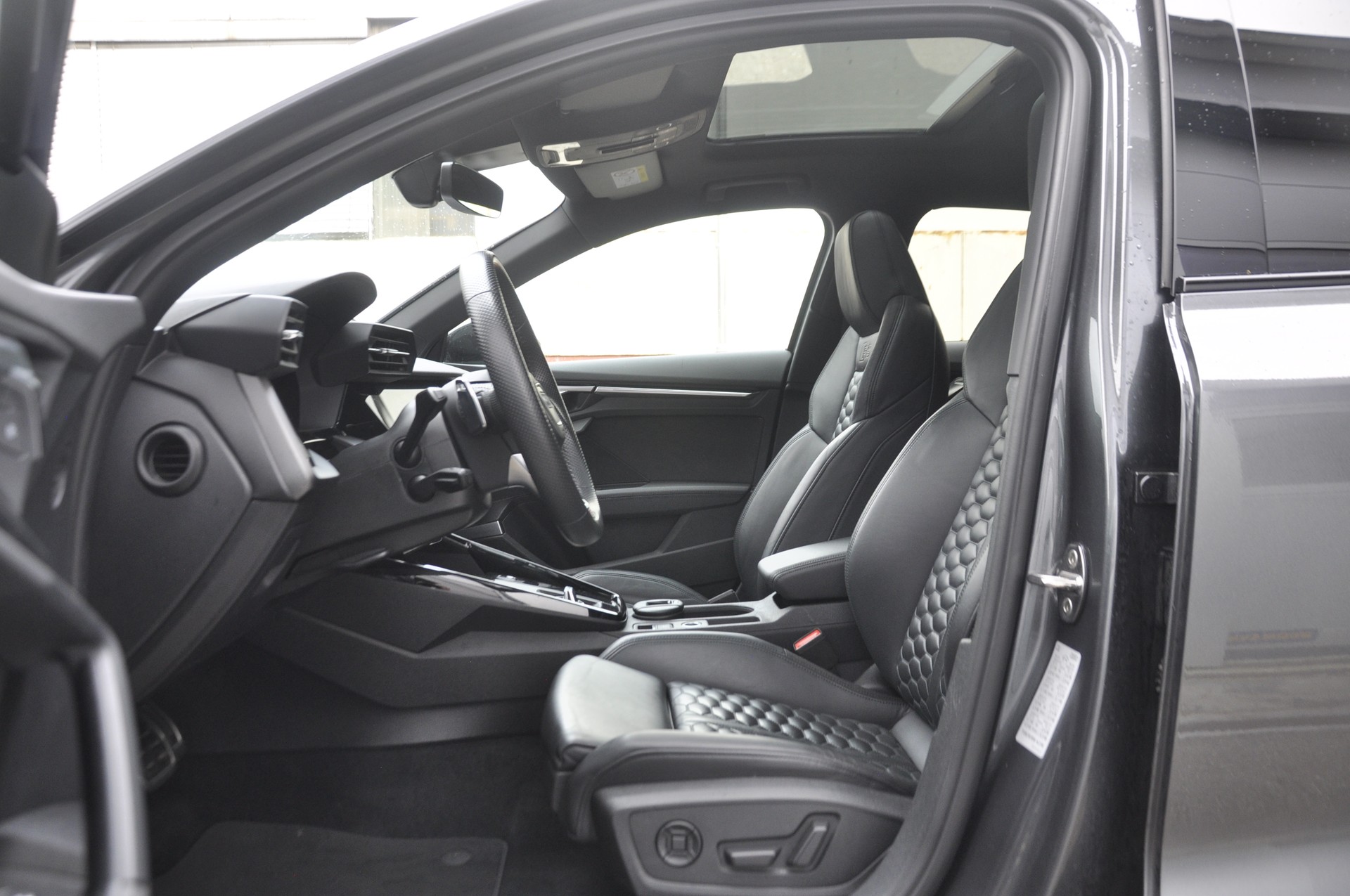 AUDI RS3 Sportback 2.5 TSI quattro S-tronic-image-4