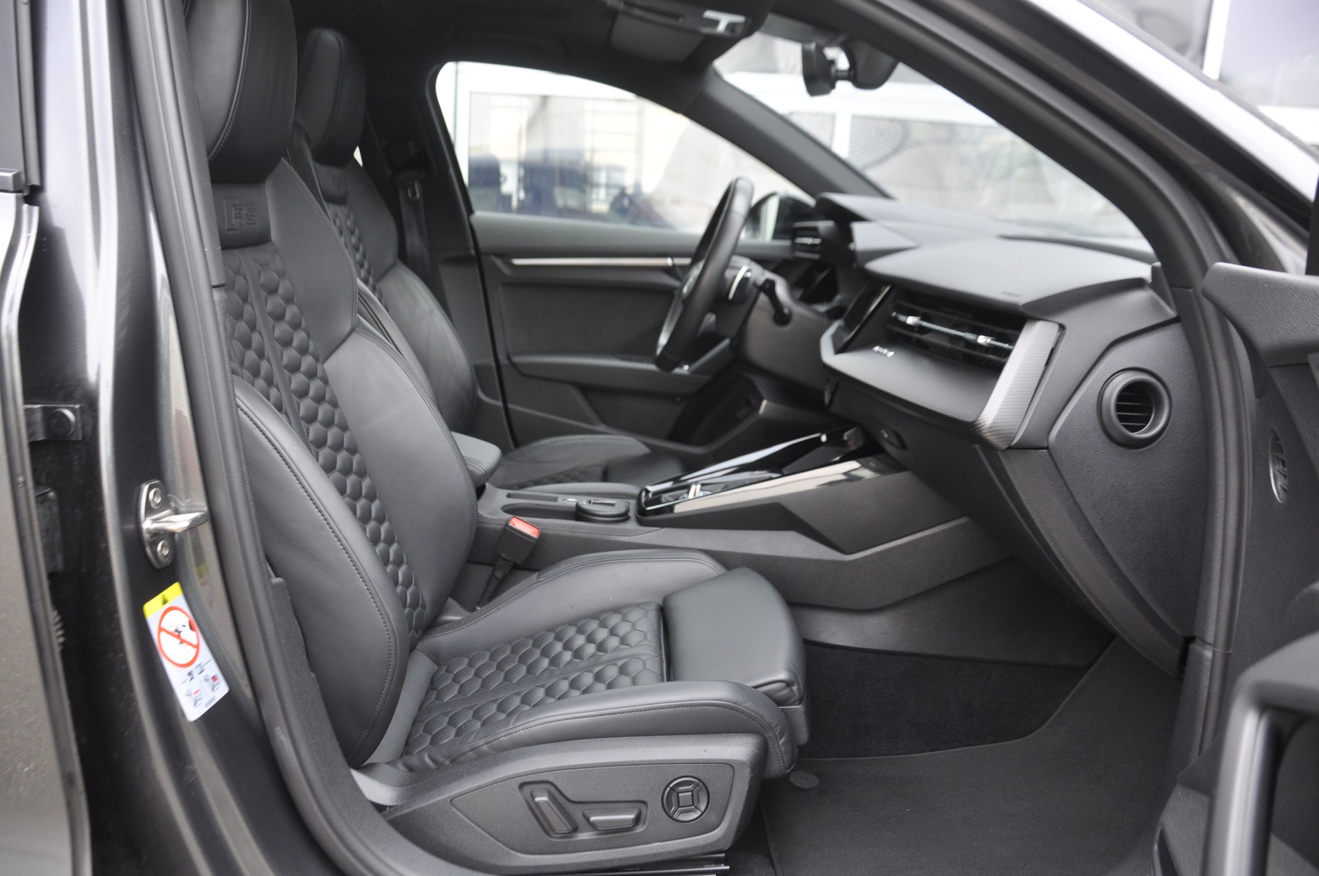 AUDI RS3 Sportback 2.5 TSI quattro S-tronic-image-6