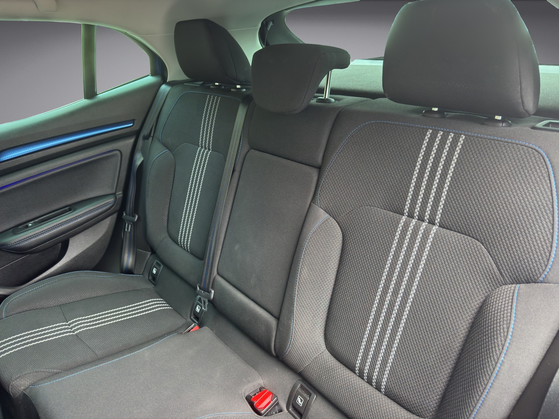 RENAULT Mégane 1.3 TCe 140 GT Line-image-12