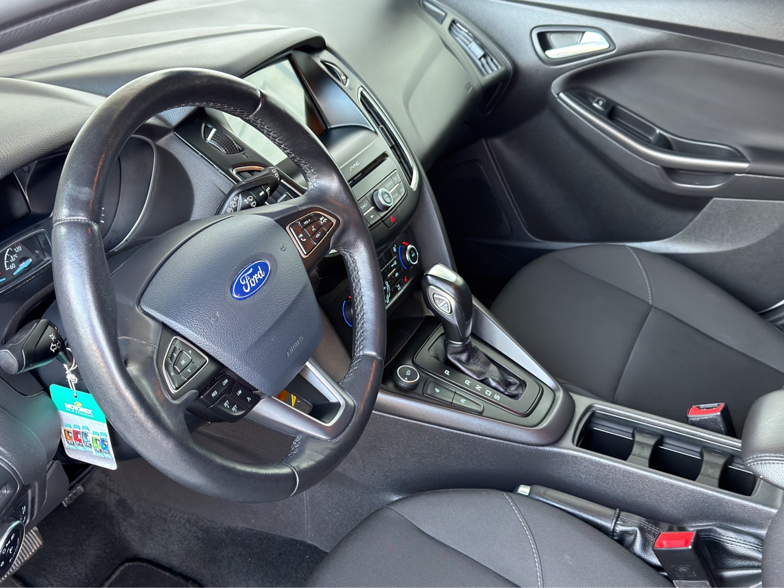 FORD Focus 1.0 SCTi Red Edition Automatic-image-10