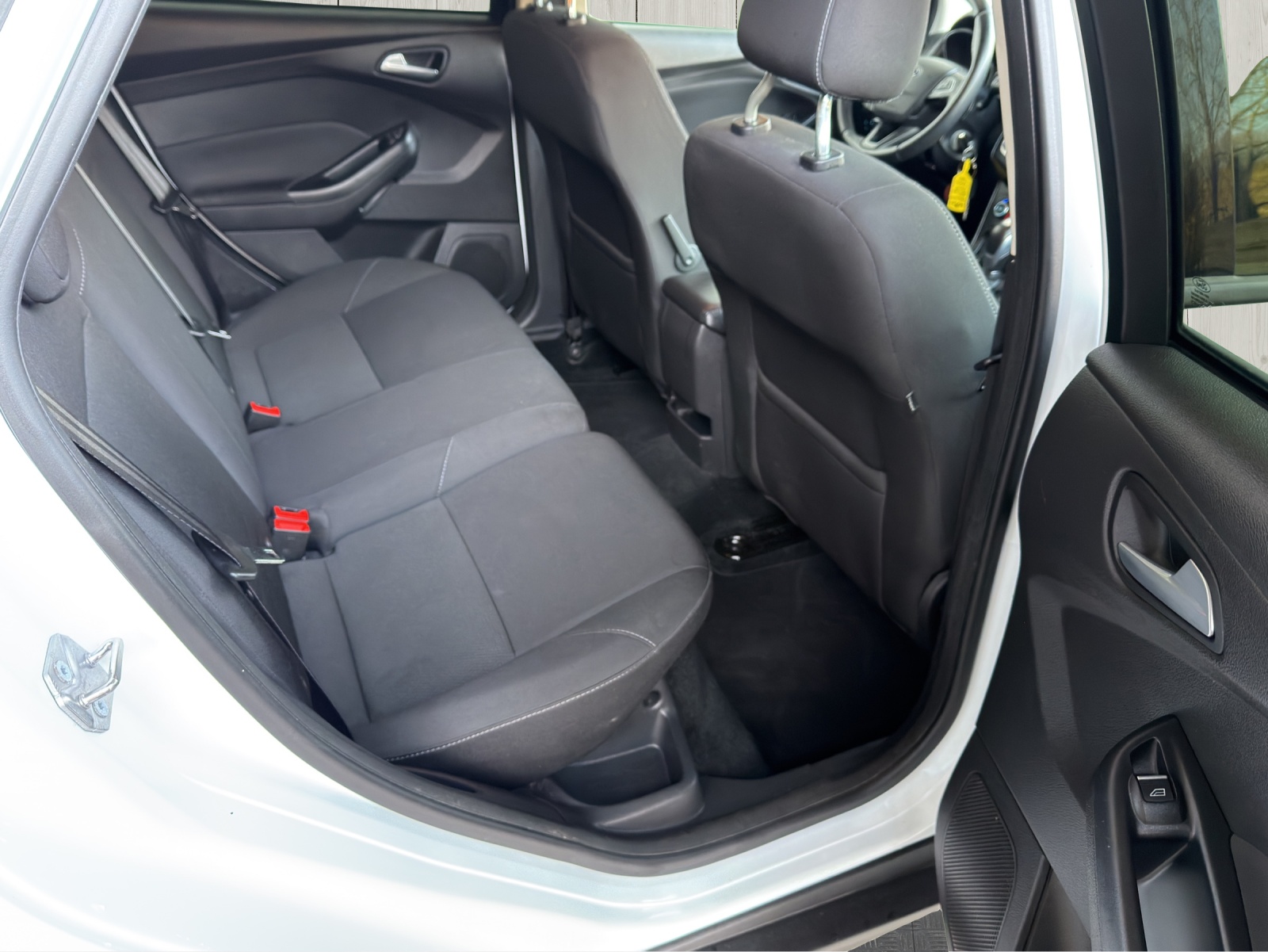FORD Focus 1.0 SCTi Red Edition Automatic-image-13