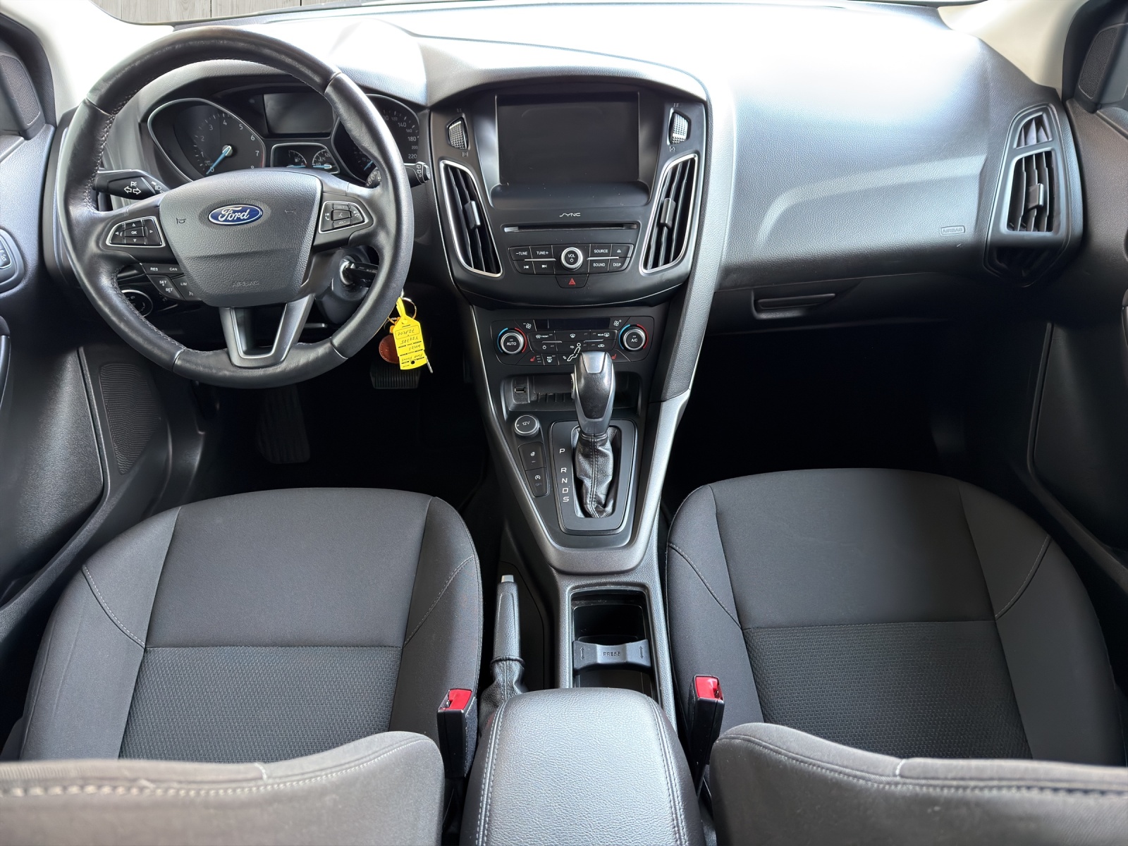 FORD Focus 1.0 SCTi Red Edition Automatic-image-8