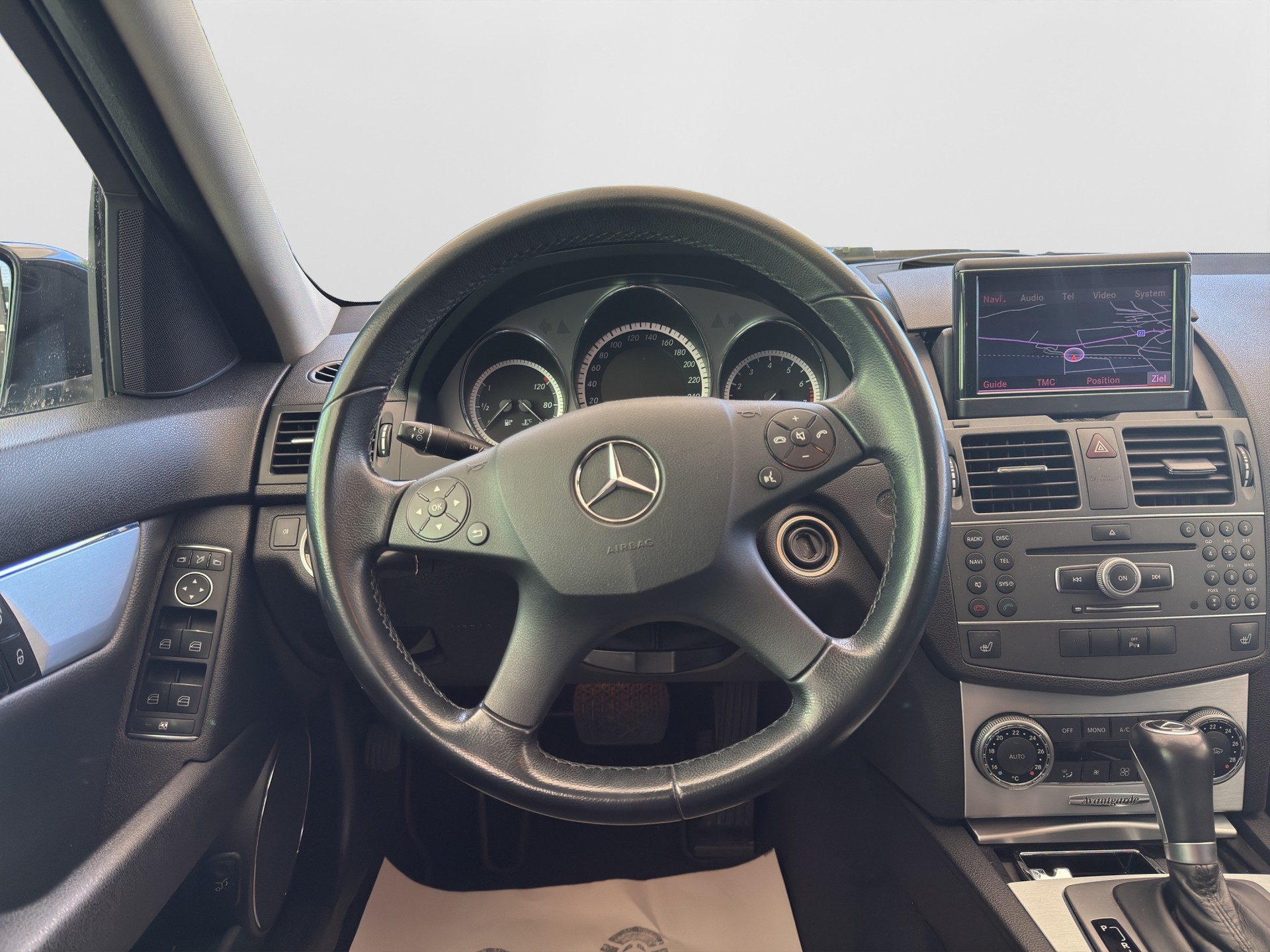MERCEDES-BENZ C 200 CGI BlueEfficiency Avantgarde Automatic-image-10