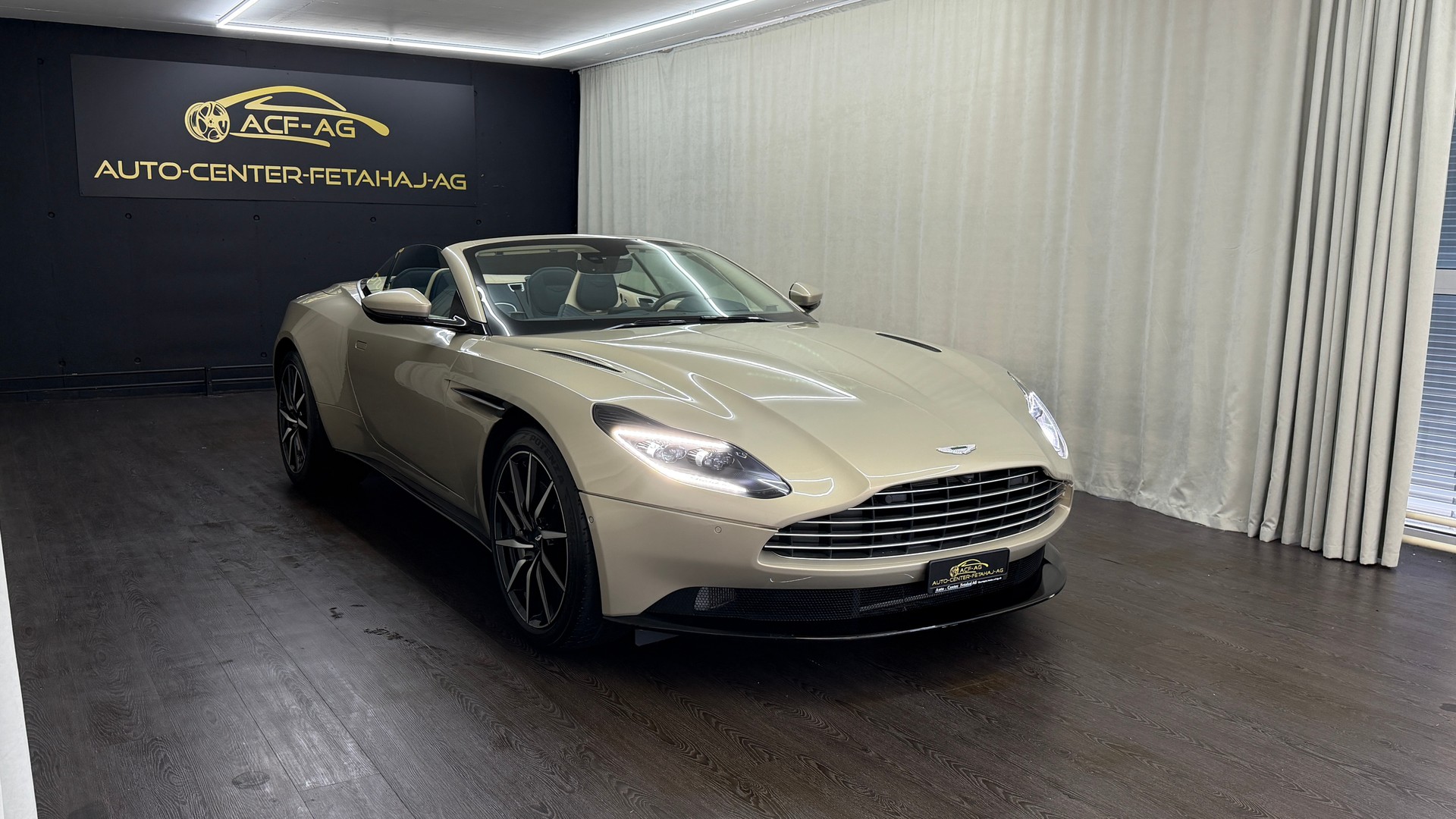 ASTON MARTIN DB11 V8 Volante Touchtronic 3-showroom-element-2