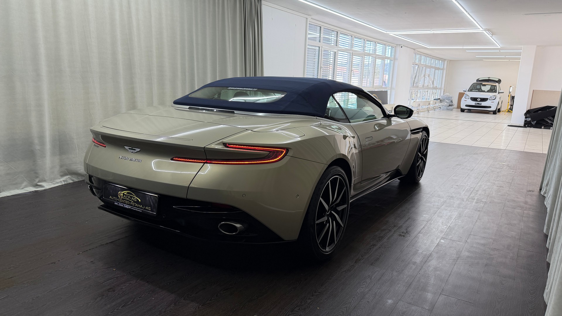 ASTON MARTIN DB11 V8 Volante Touchtronic 3-image-18