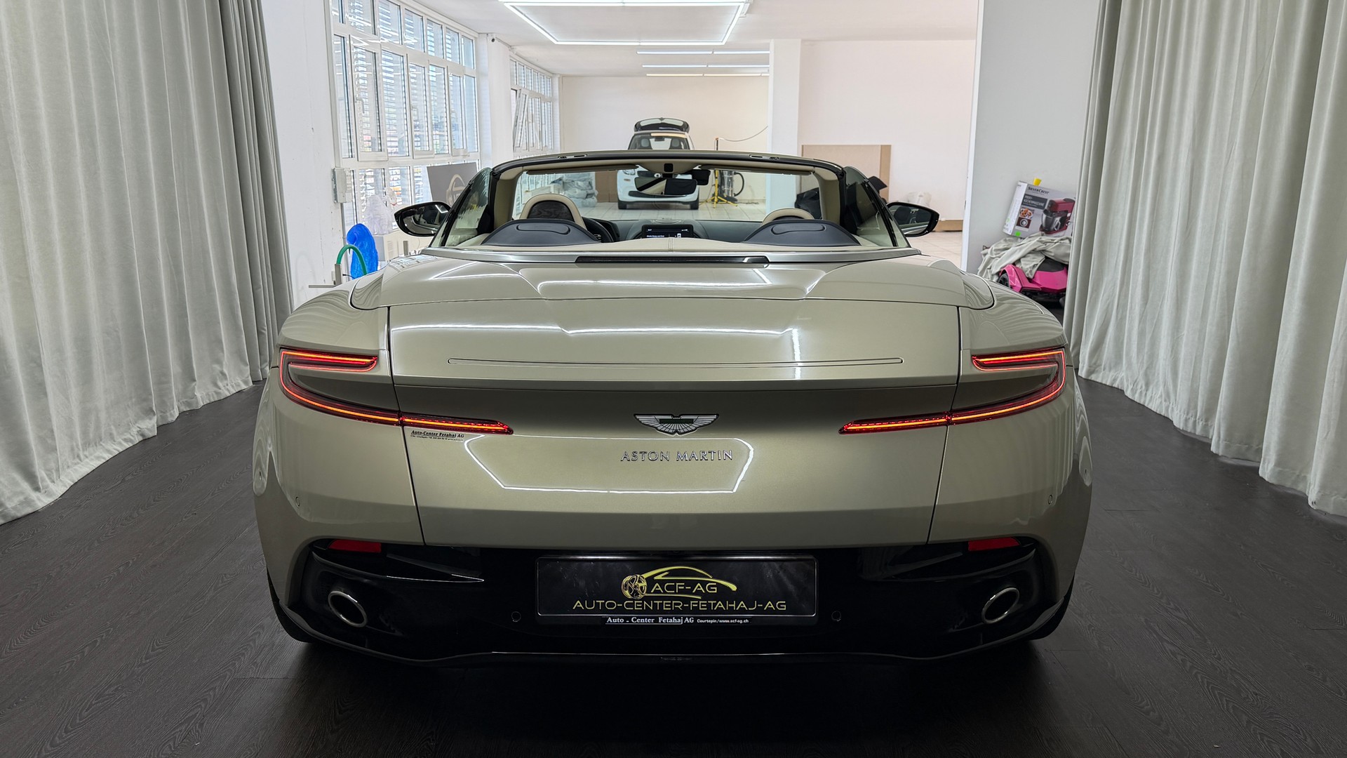 ASTON MARTIN DB11 V8 Volante Touchtronic 3-image-4