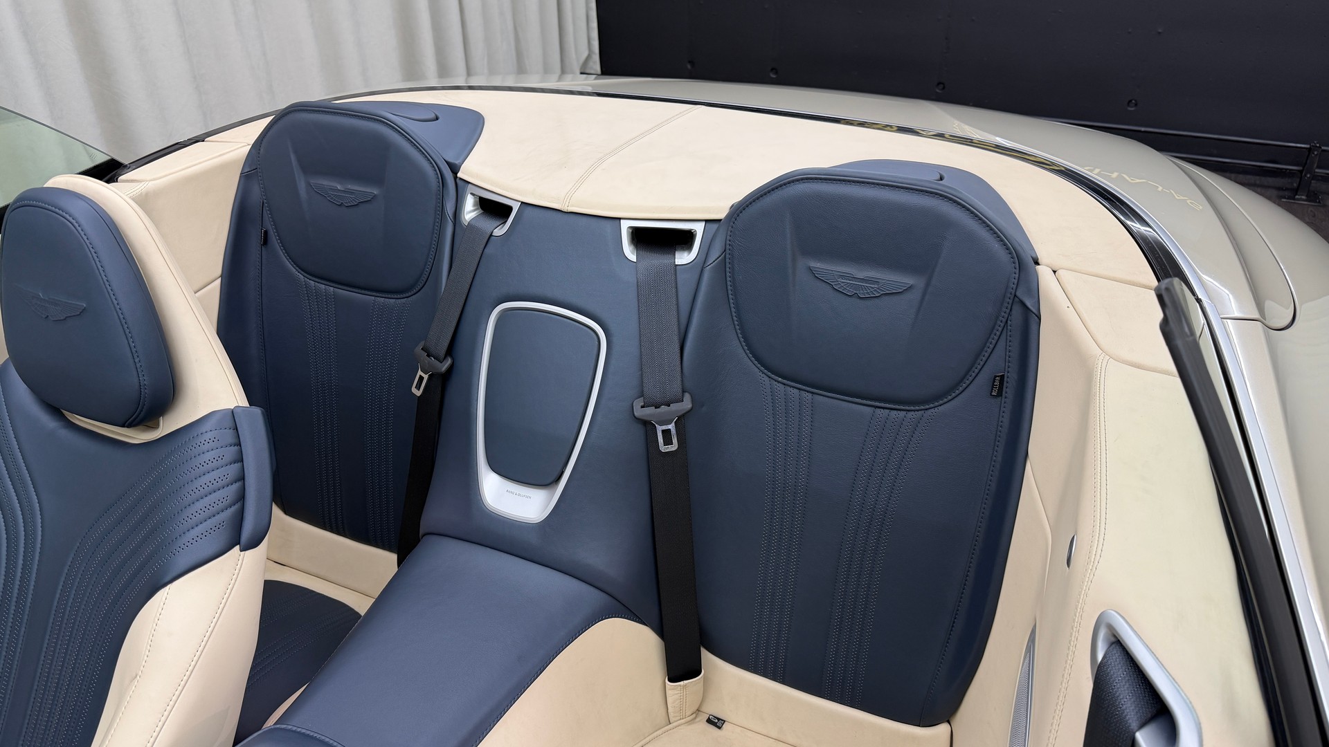 ASTON MARTIN DB11 V8 Volante Touchtronic 3-image-11