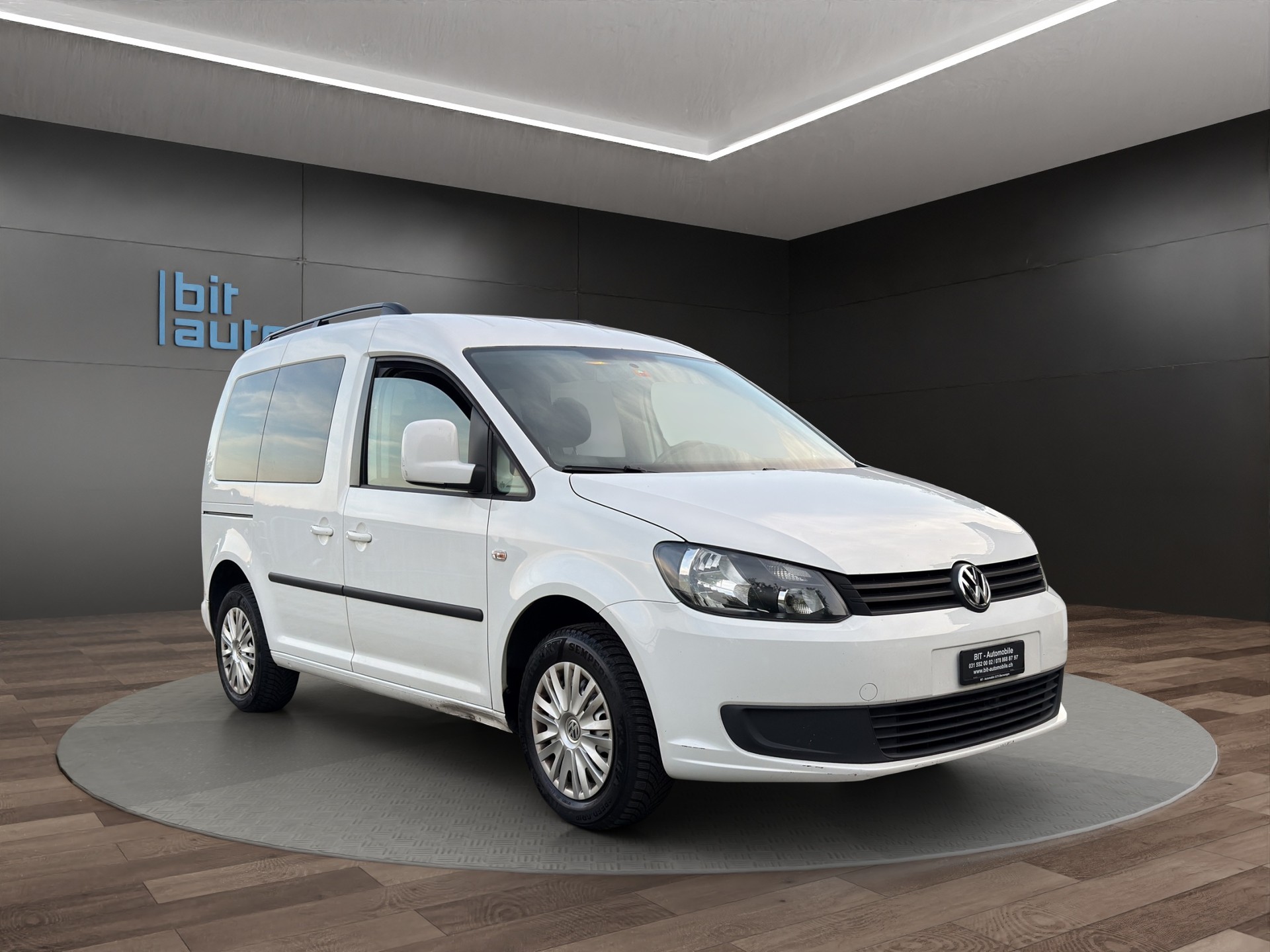 VW Caddy Tramper 1.6TDI BlueMotion Technology-image-9