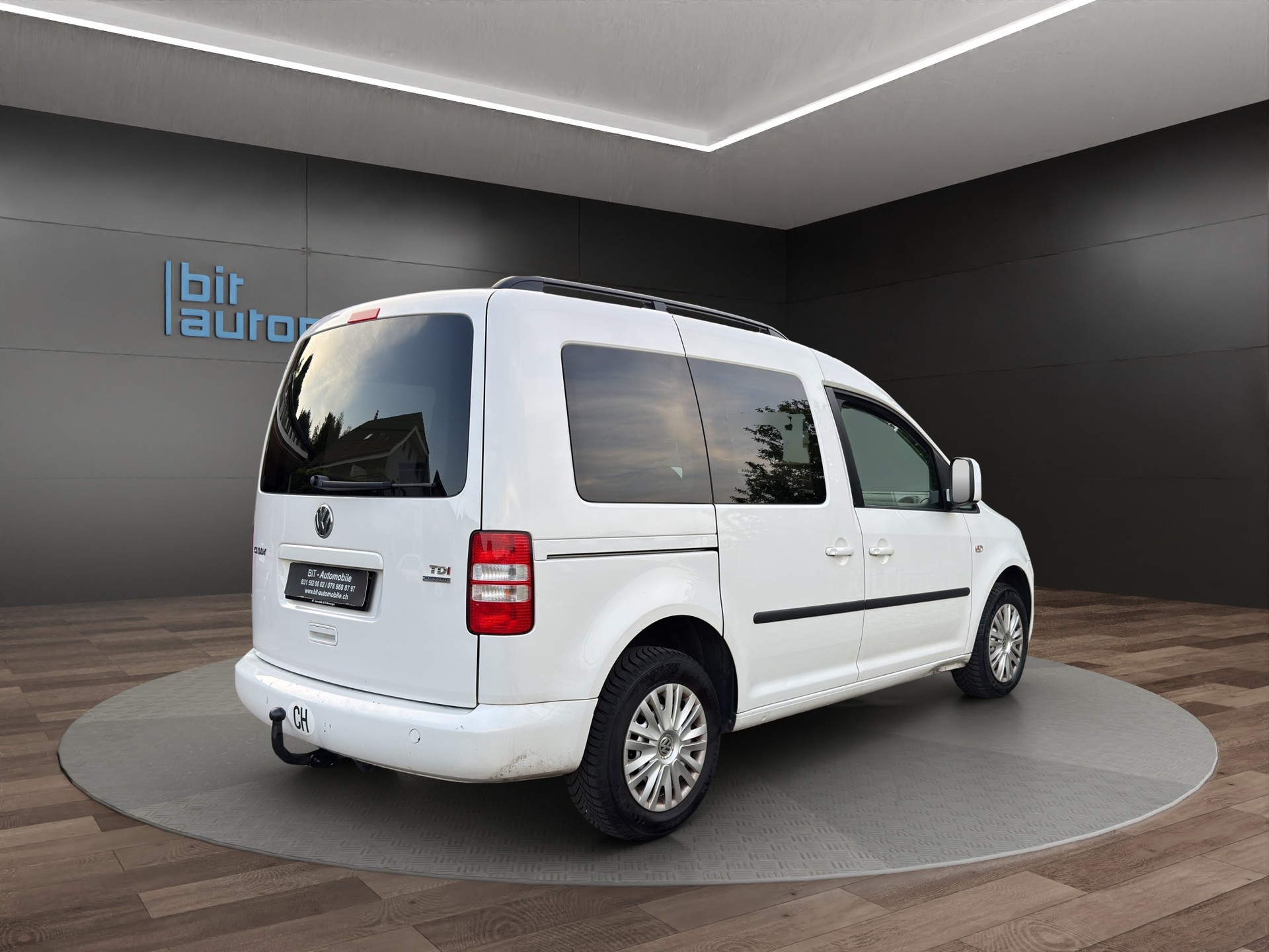 VW Caddy Tramper 1.6TDI BlueMotion Technology-image-7