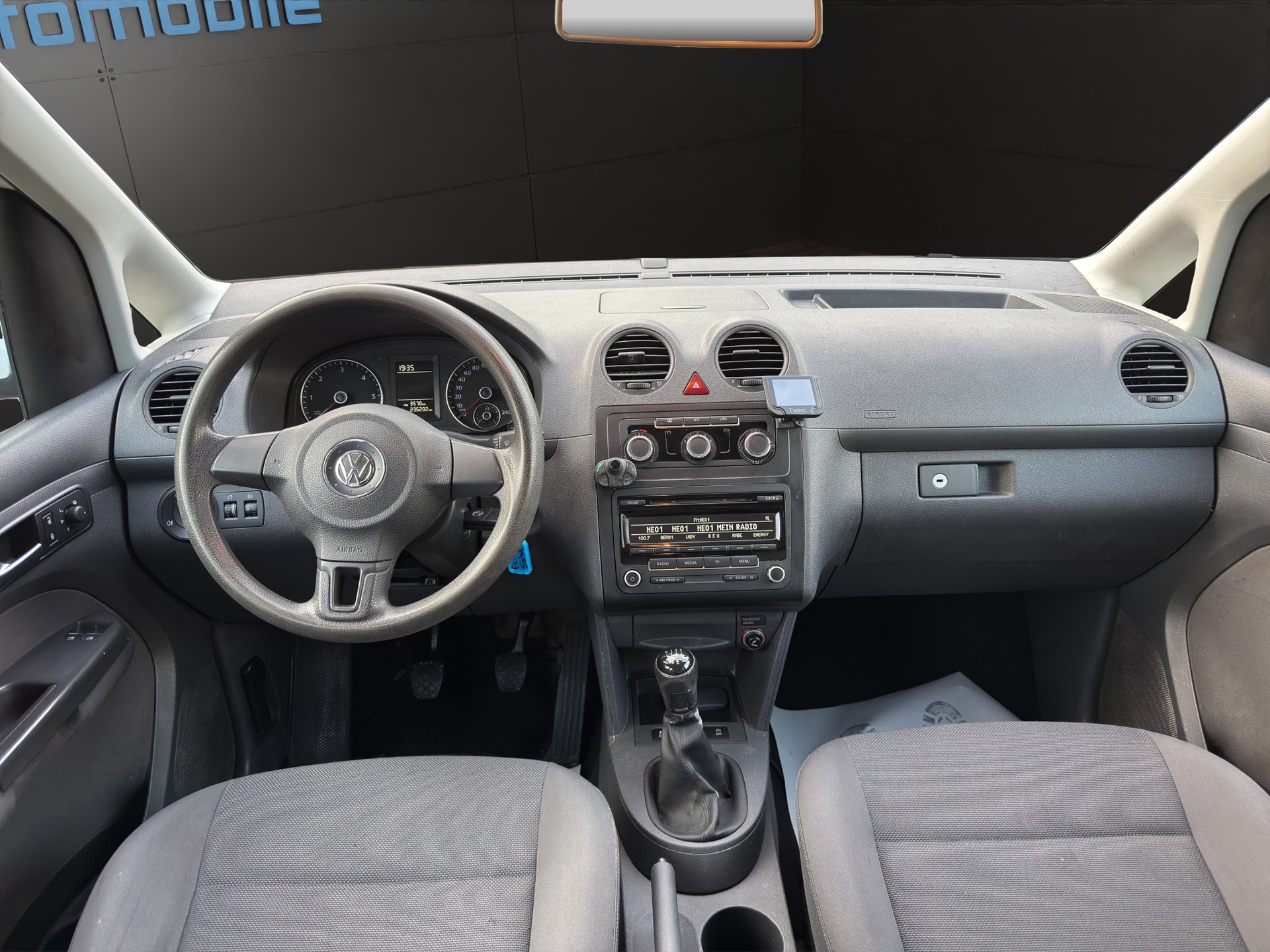 VW Caddy Tramper 1.6TDI BlueMotion Technology-image-3