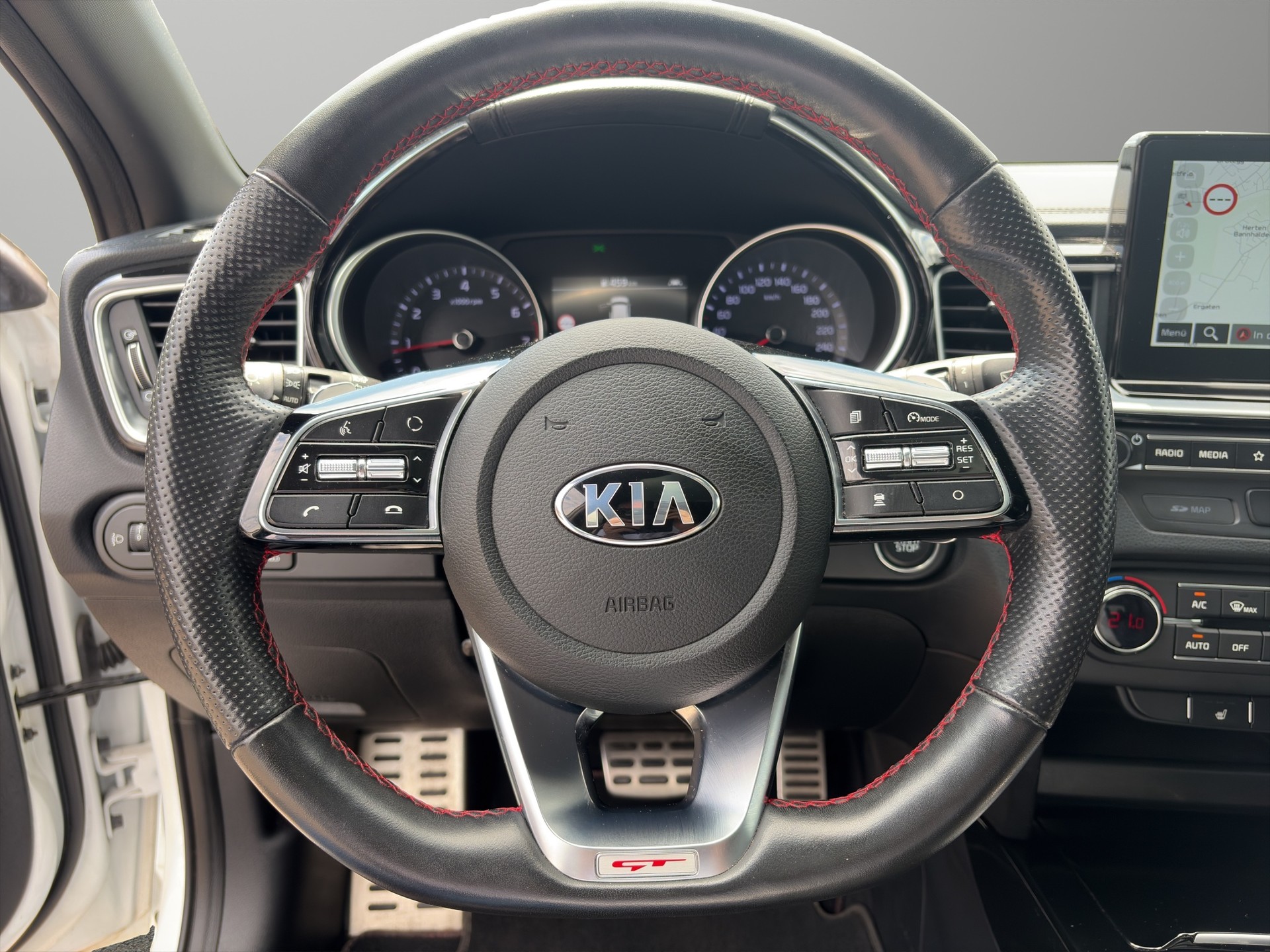 KIA ProCeed 1.6 T-GDi GT-showroom-element-3