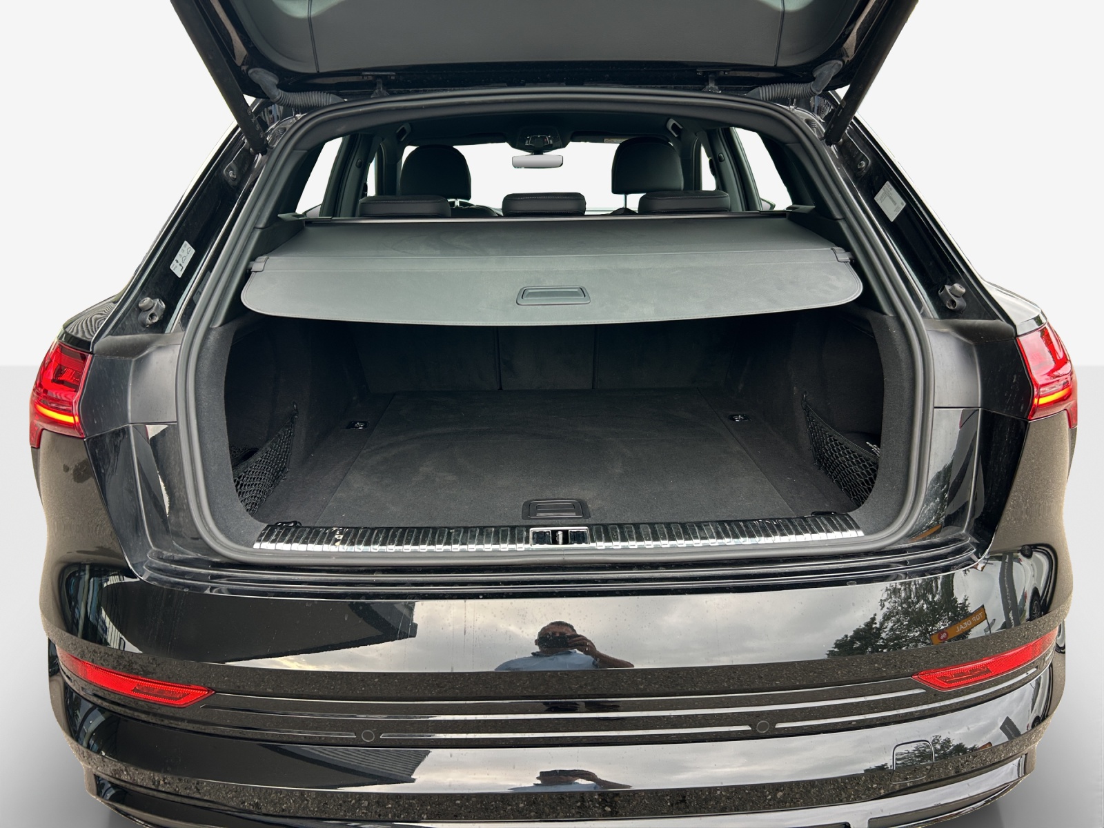AUDI e-tron S quattro-image-13
