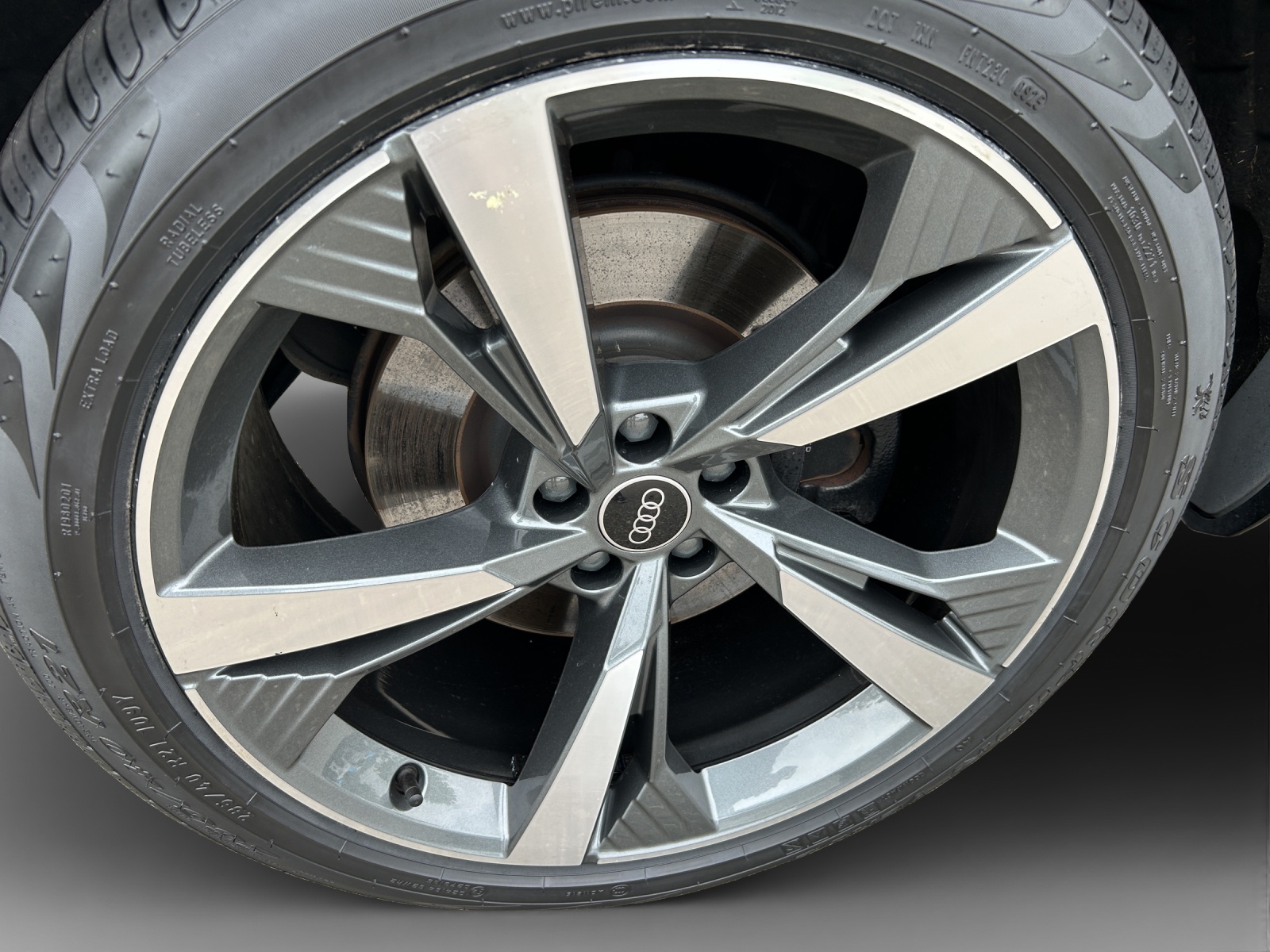 AUDI e-tron S quattro-image-14