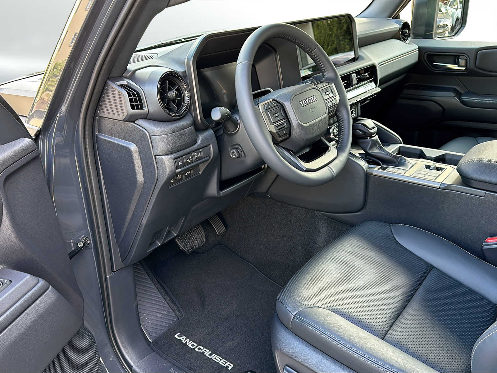 TOYOTA Land Cruiser 2.8TD Style-image-5