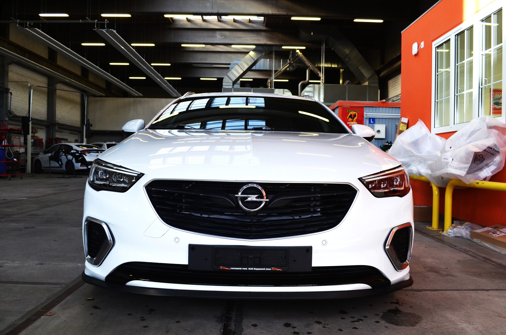 OPEL Insignia 2.0 T Sports Tourer GSI 4WD Automat-image-1