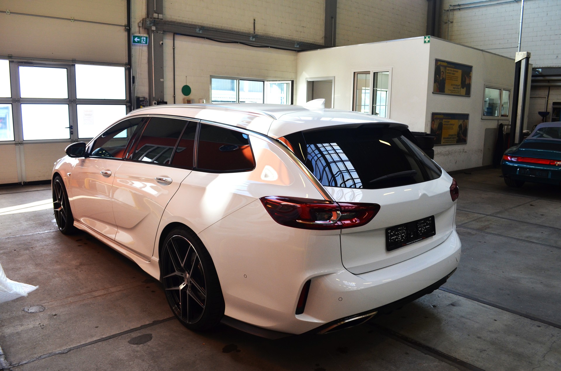 OPEL Insignia 2.0 T Sports Tourer GSI 4WD Automat-image-6