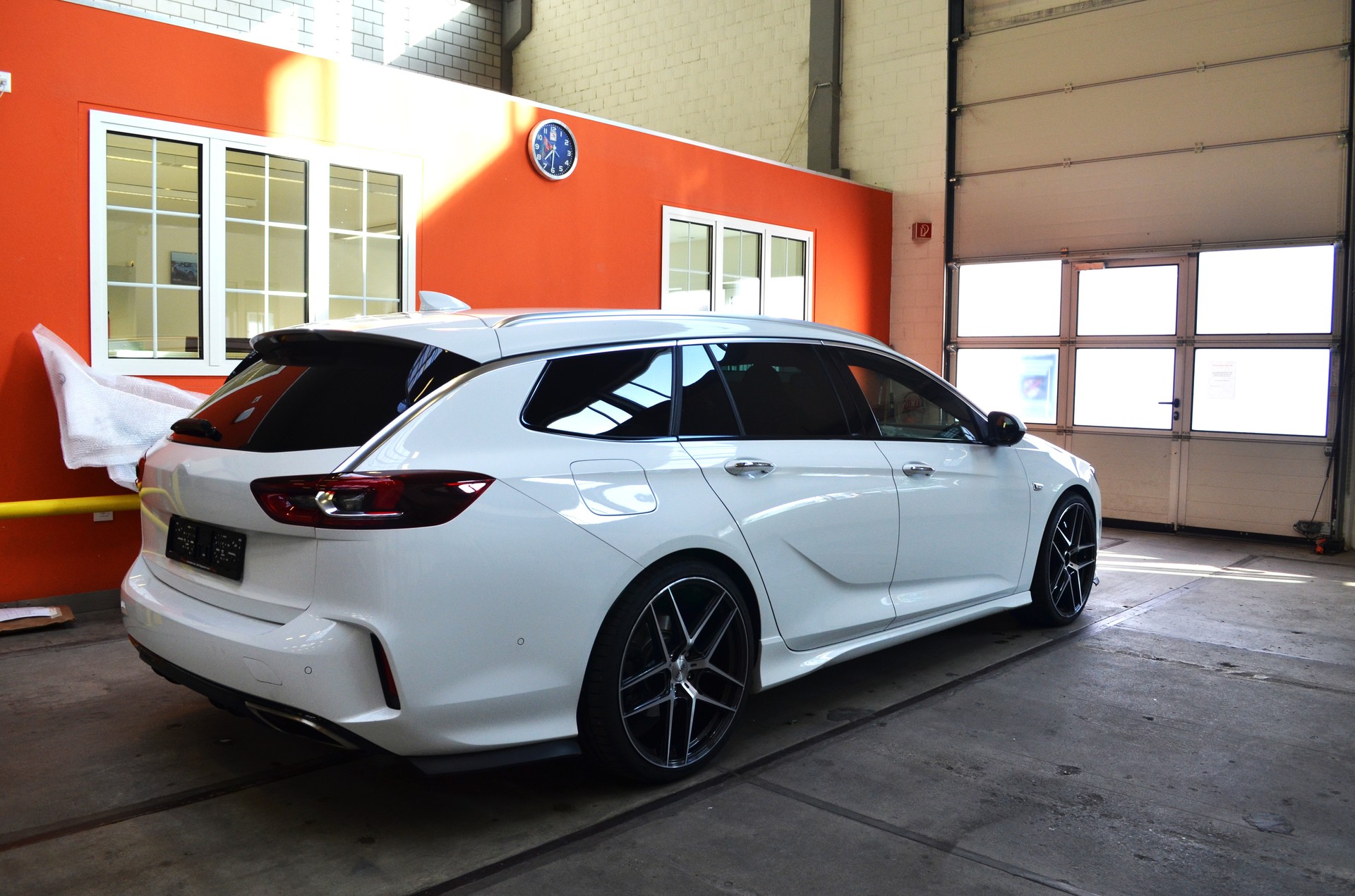 OPEL Insignia 2.0 T Sports Tourer GSI 4WD Automat-image-4