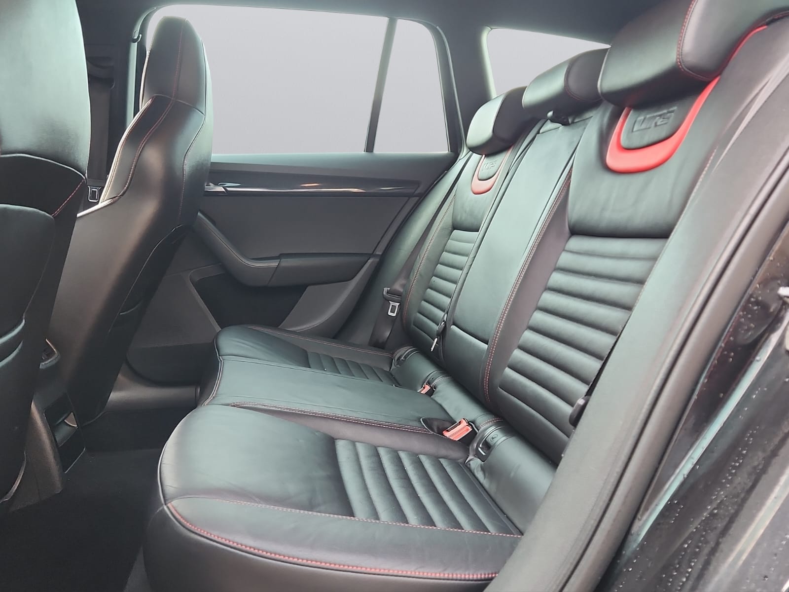 SKODA Octavia Combi 2.0 TSI RS DSG-image-8