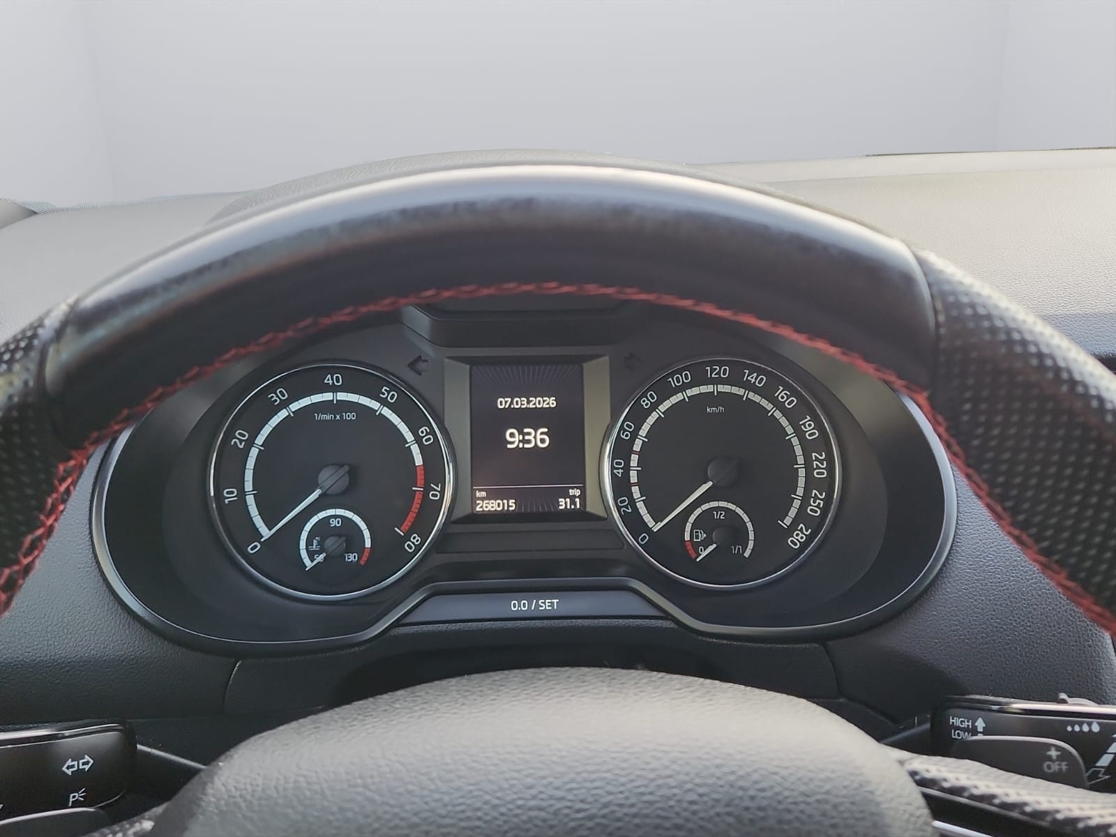 SKODA Octavia Combi 2.0 TSI RS DSG-image-15