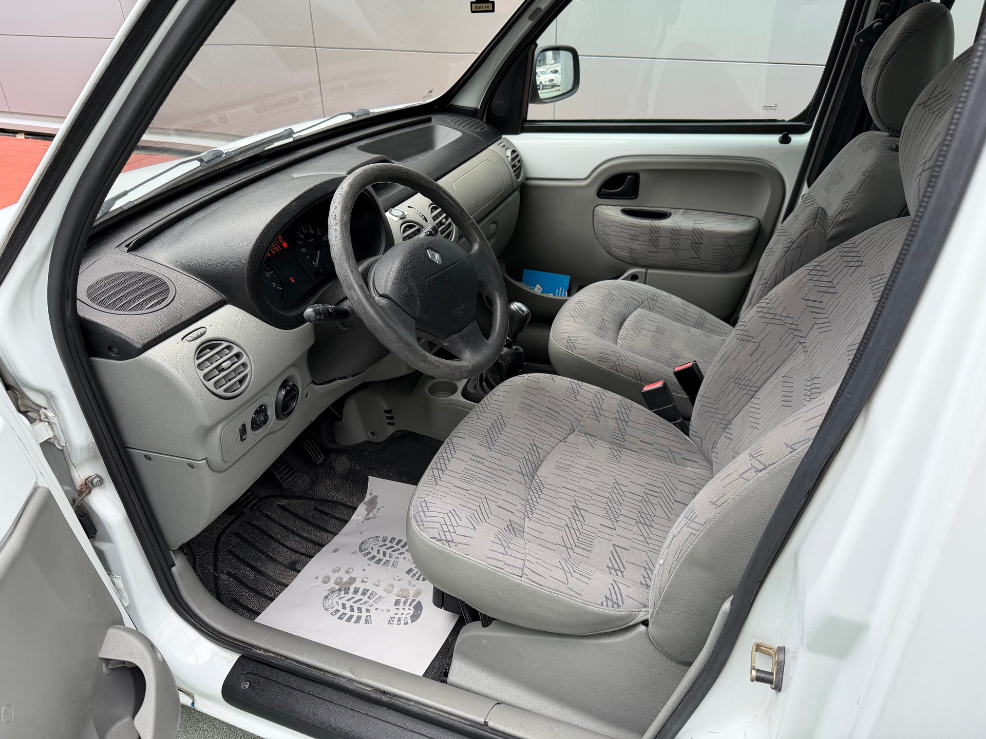 RENAULT Kangoo 1.5 dCi-image-9