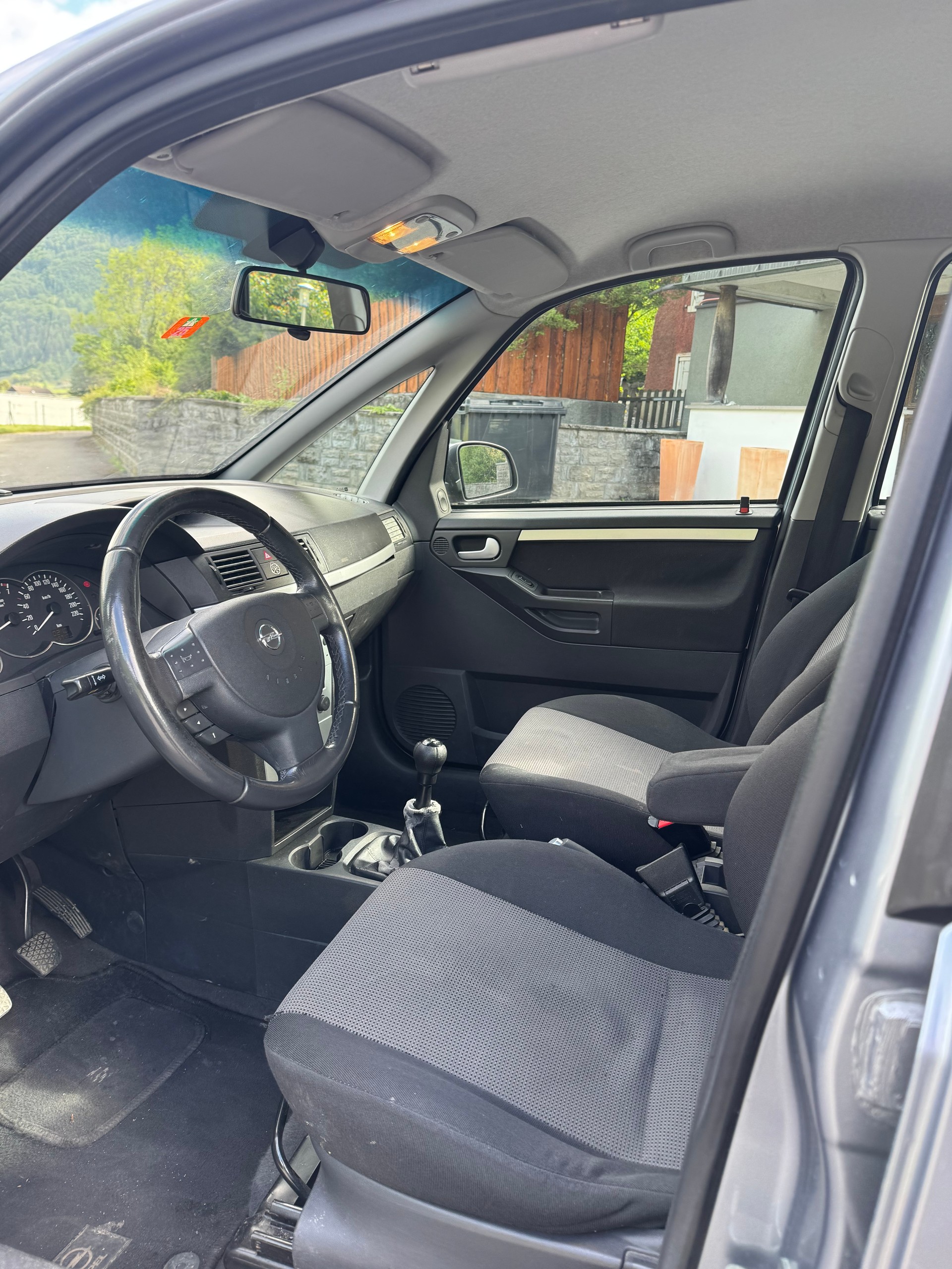 OPEL Meriva 1.6i 16V Essentia-image-2