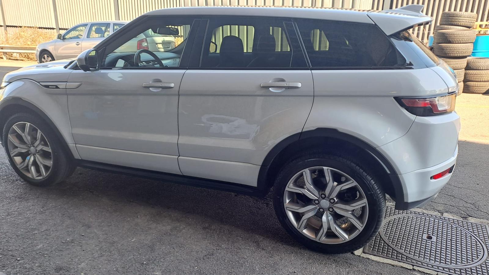 LAND ROVER 2.0 Si4 Autobiography-image-3