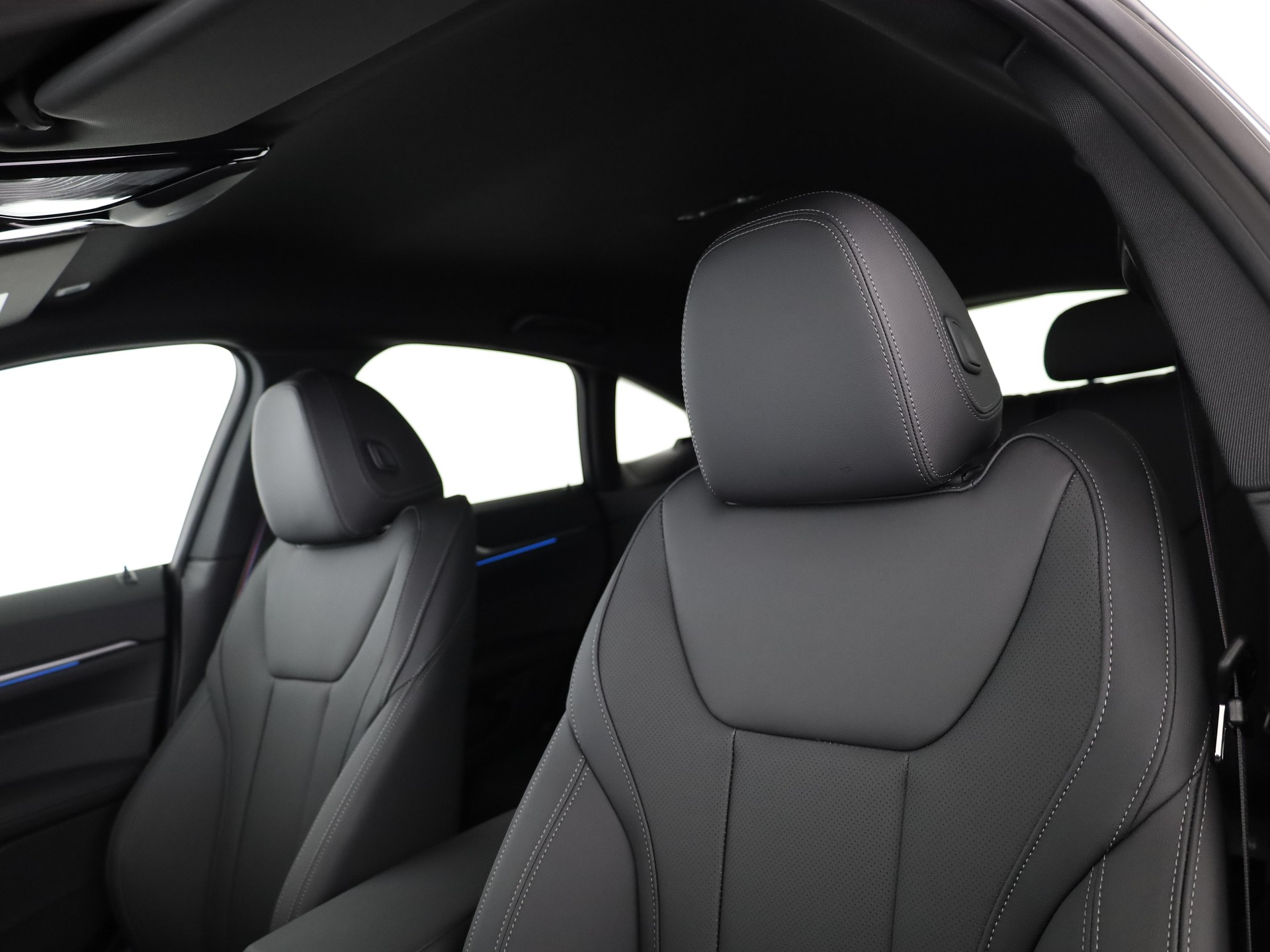 BMW i4 xDrive40-image-13