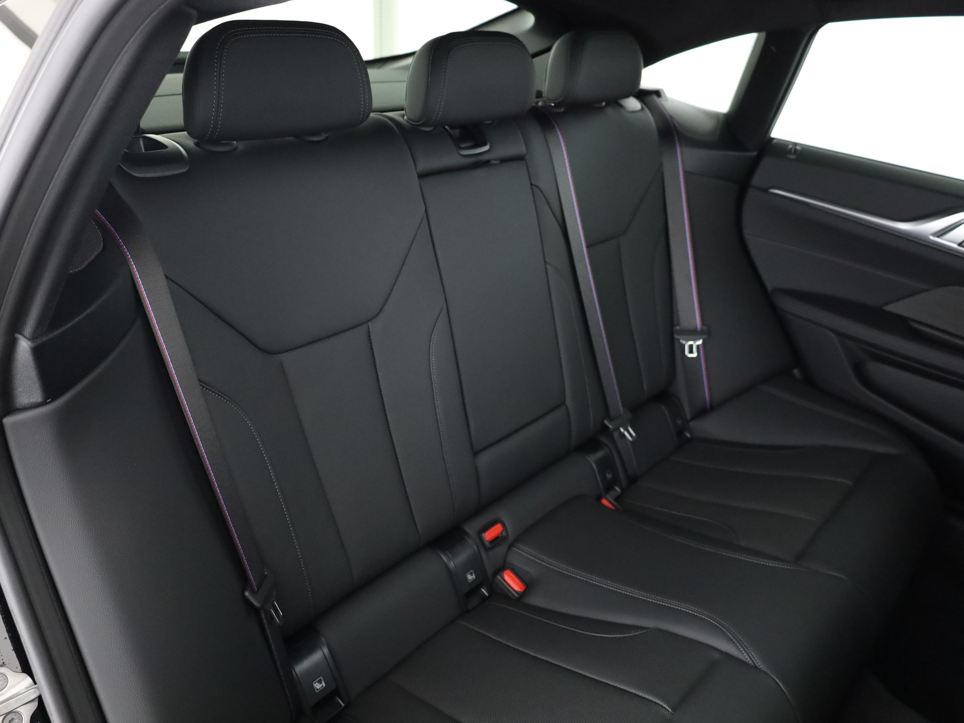 BMW i4 xDrive40-image-15
