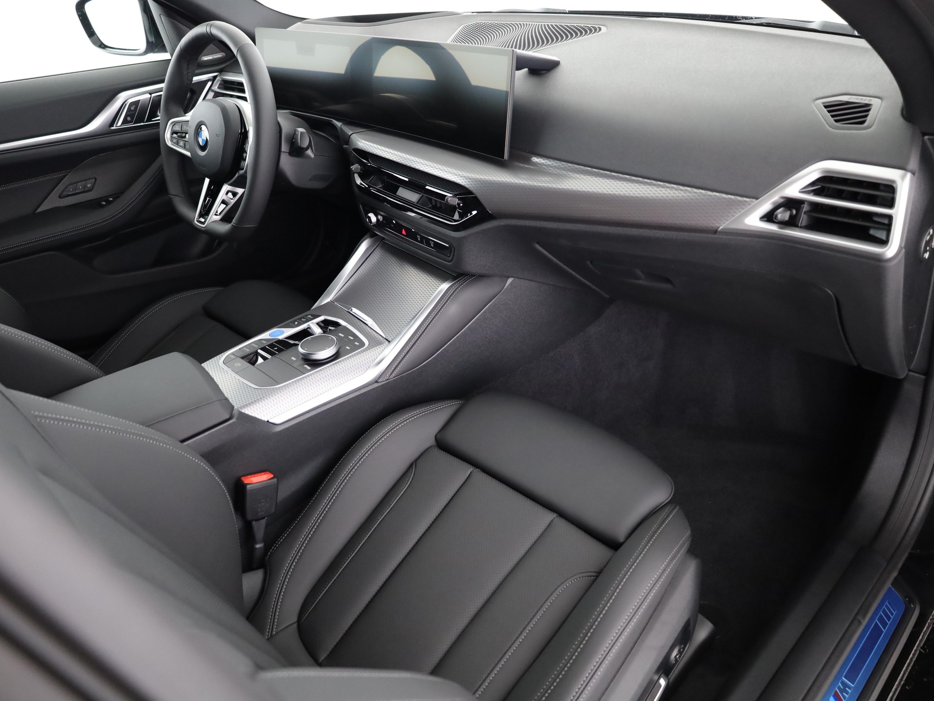BMW i4 xDrive40-image-14