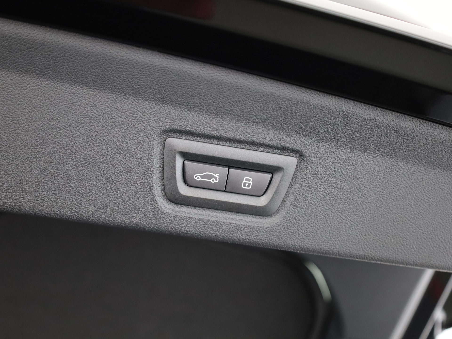 BMW i4 xDrive40-image-8