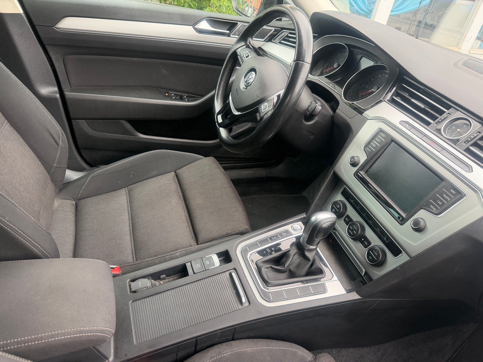VW Passat Variant 1.6 TDI BMT Family DSG-image-3
