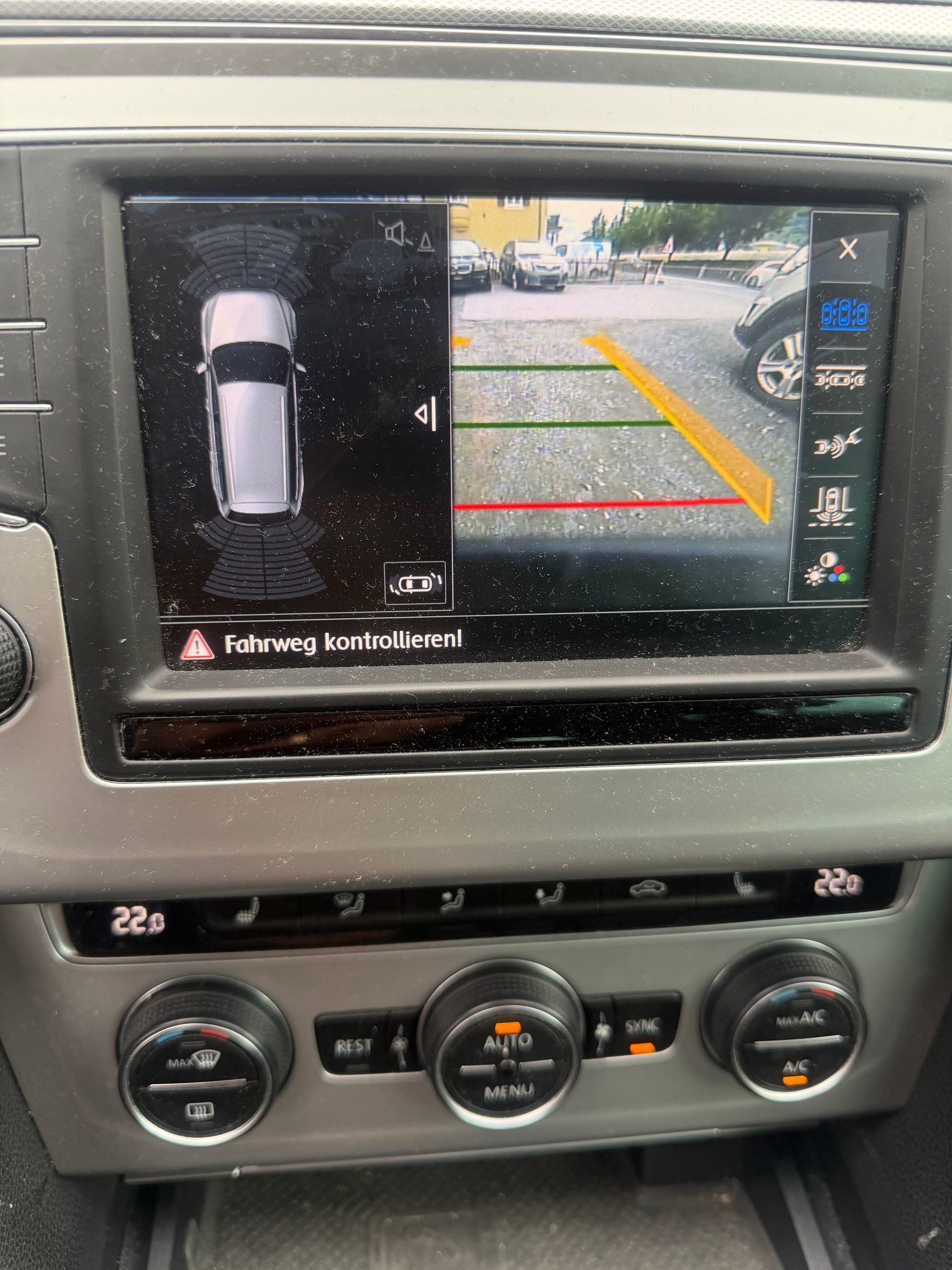 VW Passat Variant 1.6 TDI BMT Family DSG-image-2