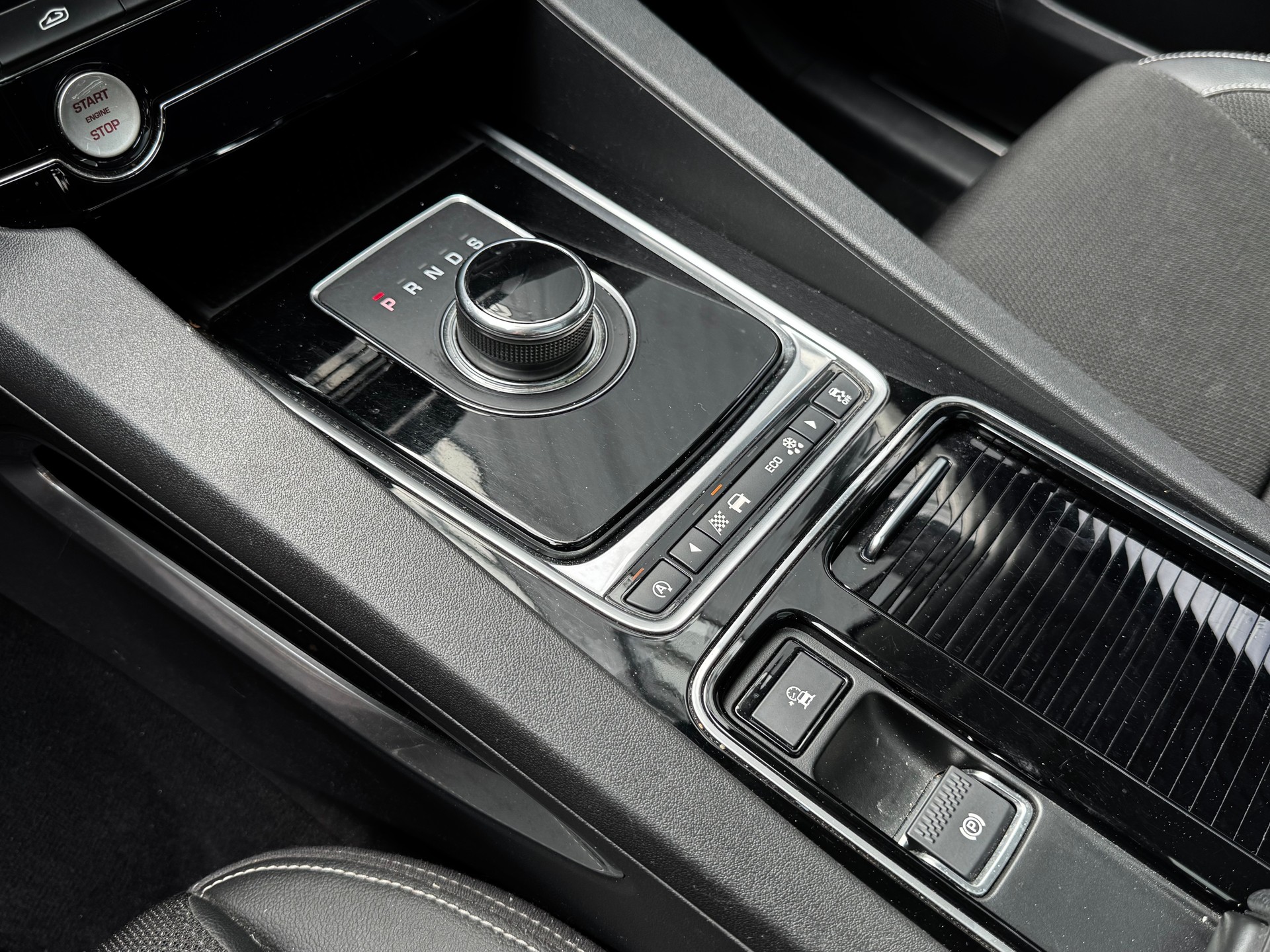 JAGUAR F-Pace 3.0 TD R-Sport AWD Automatik-image-18