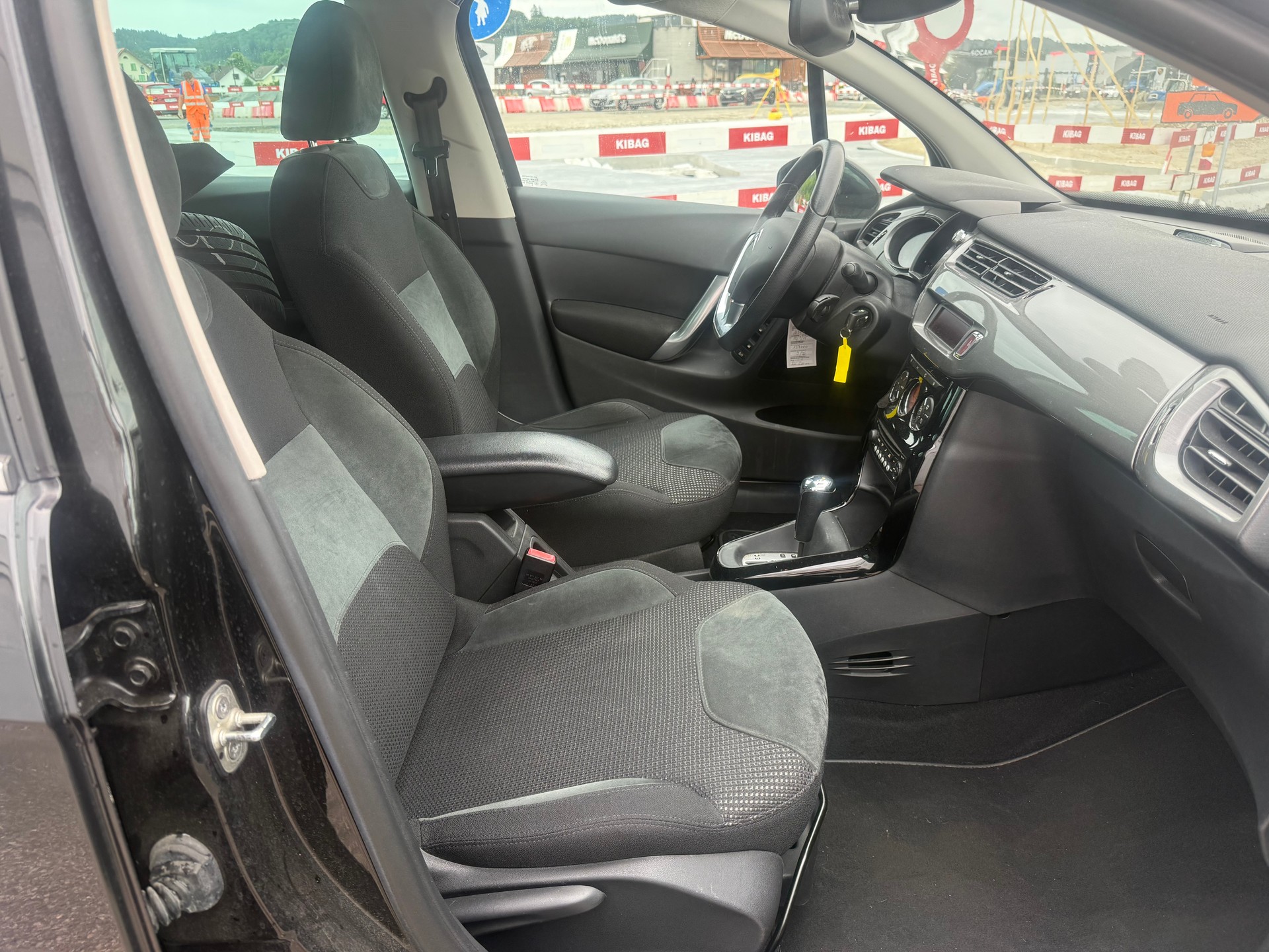 CITROEN C3 1.6i 16V Exclusive Automatic (MFK,SERVICE)-image-9