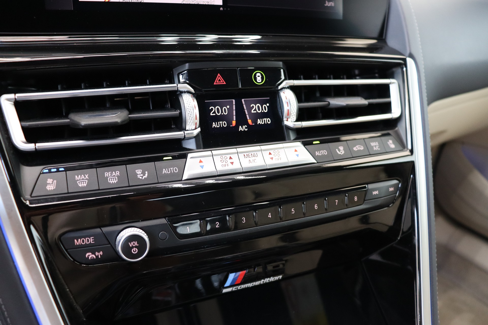 BMW M8 xDrive M Competition Steptronic**BMW INDIVIDUAL**-image-15