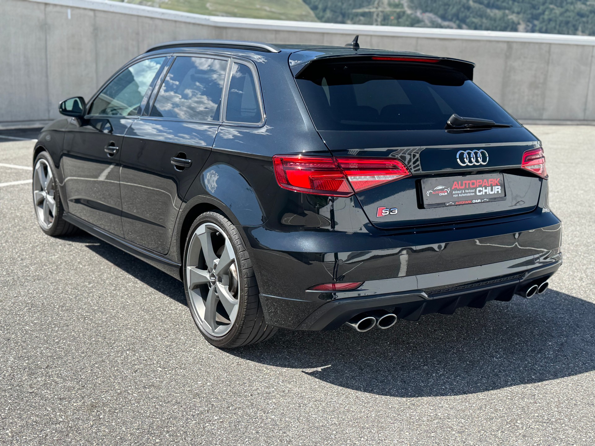 AUDI S3 Sportback 2.0 TFSI quattro S-tronic-image-2