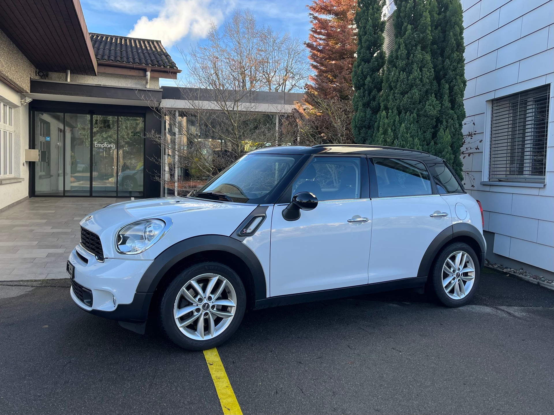 MINI Countryman Cooper S ALL4 Steptronic 4x4 *Top-Zustand*Automat*Servicegepflegt*-image-0