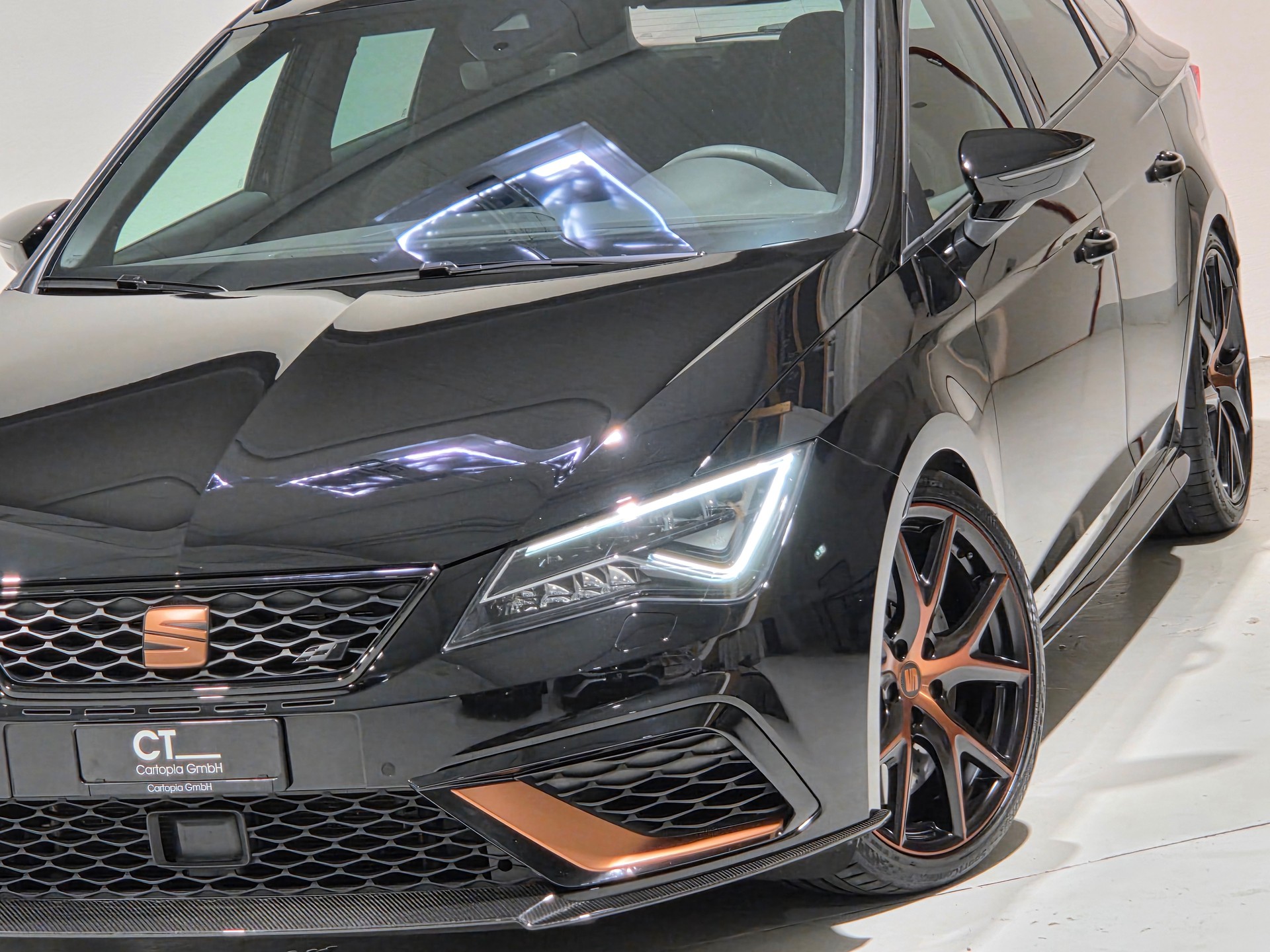 SEAT Leon ST 2.0 TSI Cupra R 300 4 Drive DSG Limited Edition-image-15
