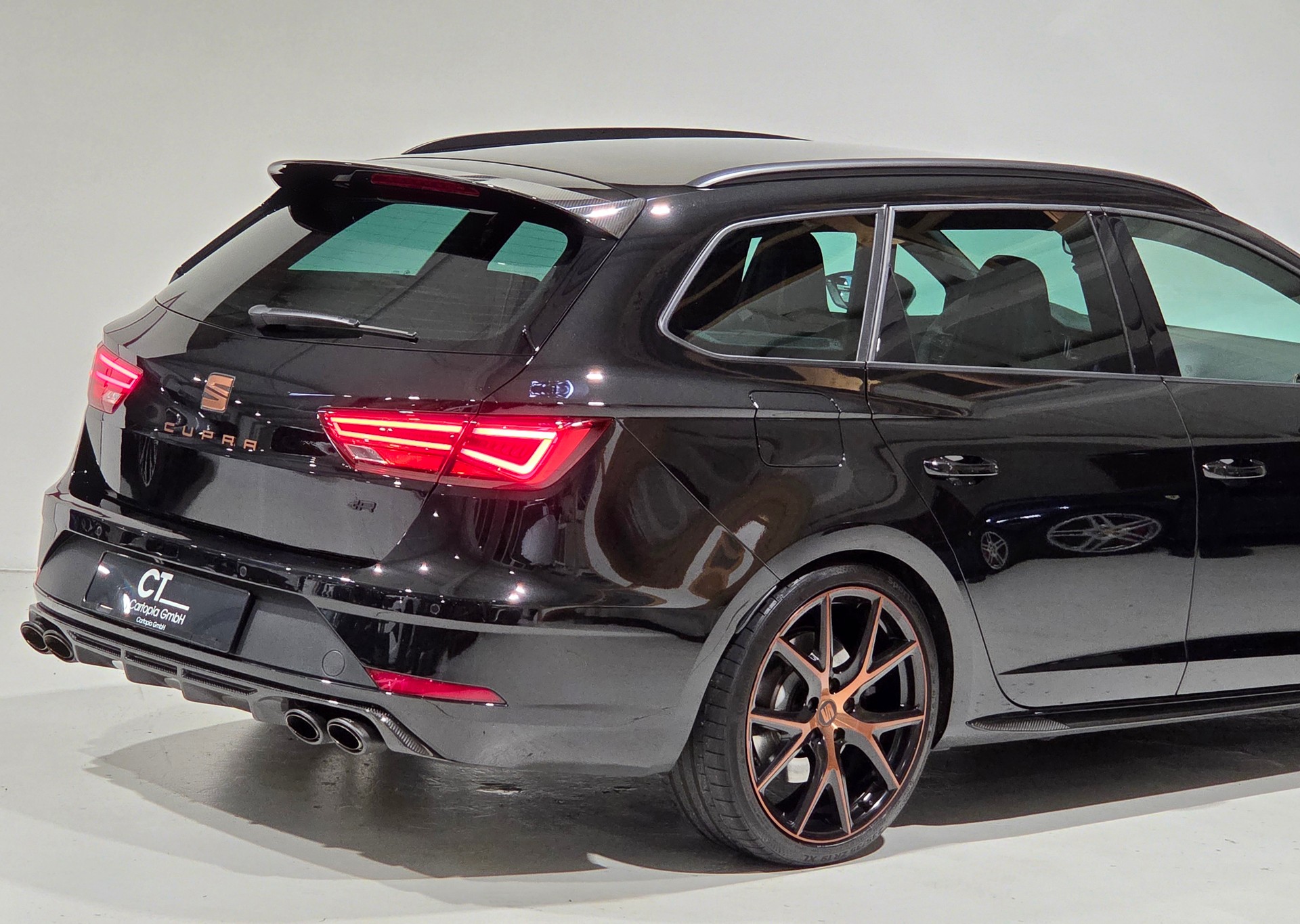 SEAT Leon ST 2.0 TSI Cupra R 300 4 Drive DSG Limited Edition-image-22