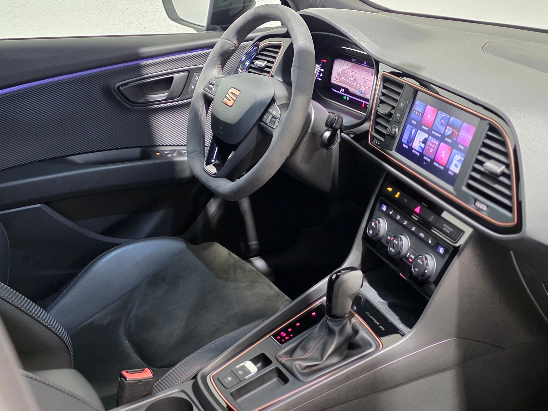 SEAT Leon ST 2.0 TSI Cupra R 300 4 Drive DSG Limited Edition-image-13