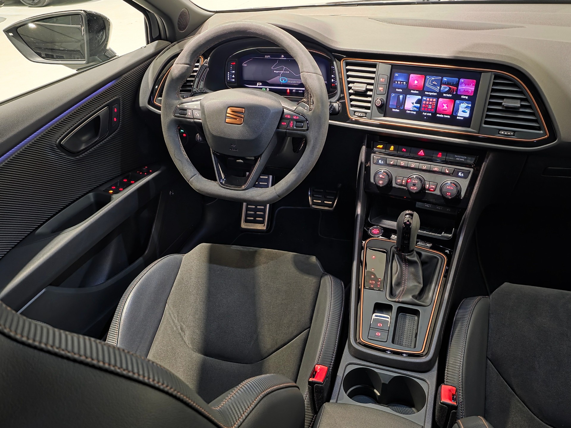 SEAT Leon ST 2.0 TSI Cupra R 300 4 Drive DSG Limited Edition-image-5