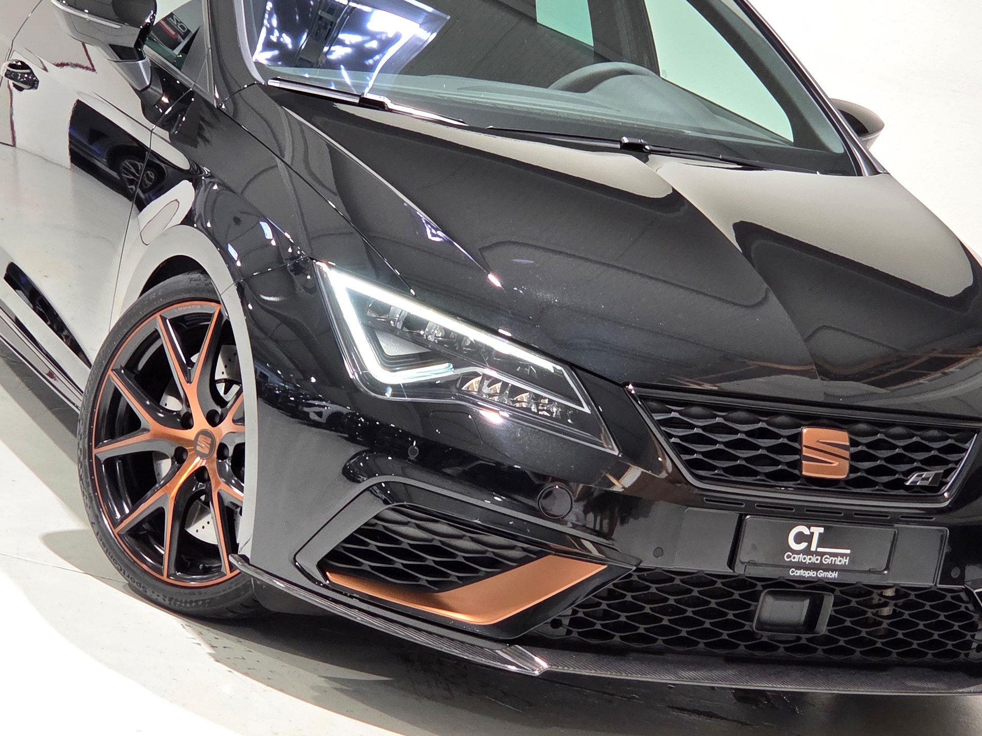 SEAT Leon ST 2.0 TSI Cupra R 300 4 Drive DSG Limited Edition-image-18