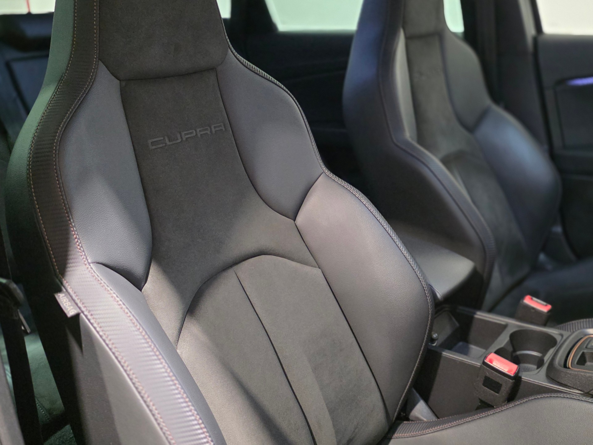 SEAT Leon ST 2.0 TSI Cupra R 300 4 Drive DSG Limited Edition-image-12