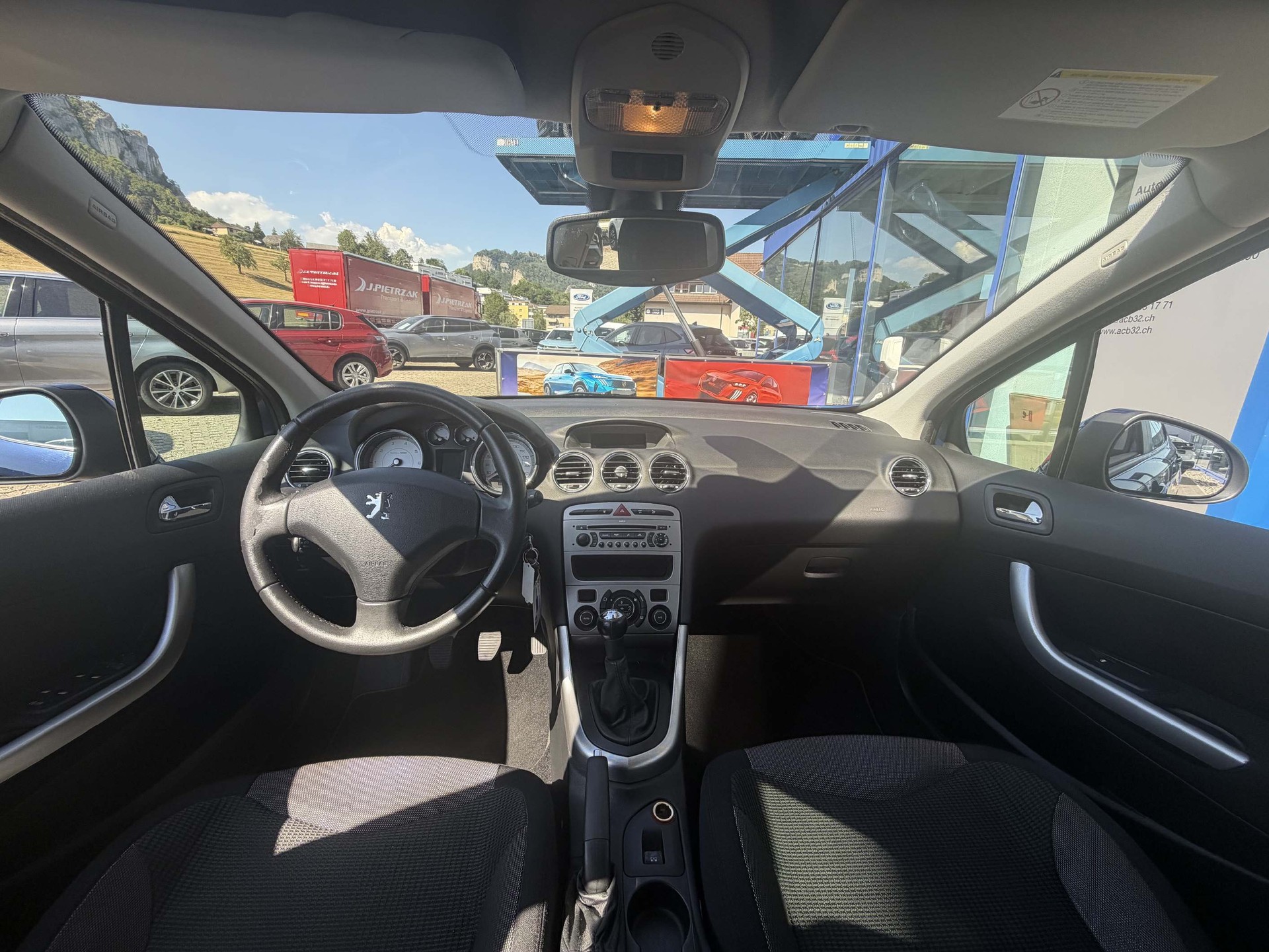 PEUGEOT 308 1.6 Turbo 150 Swiss Edition-image-4
