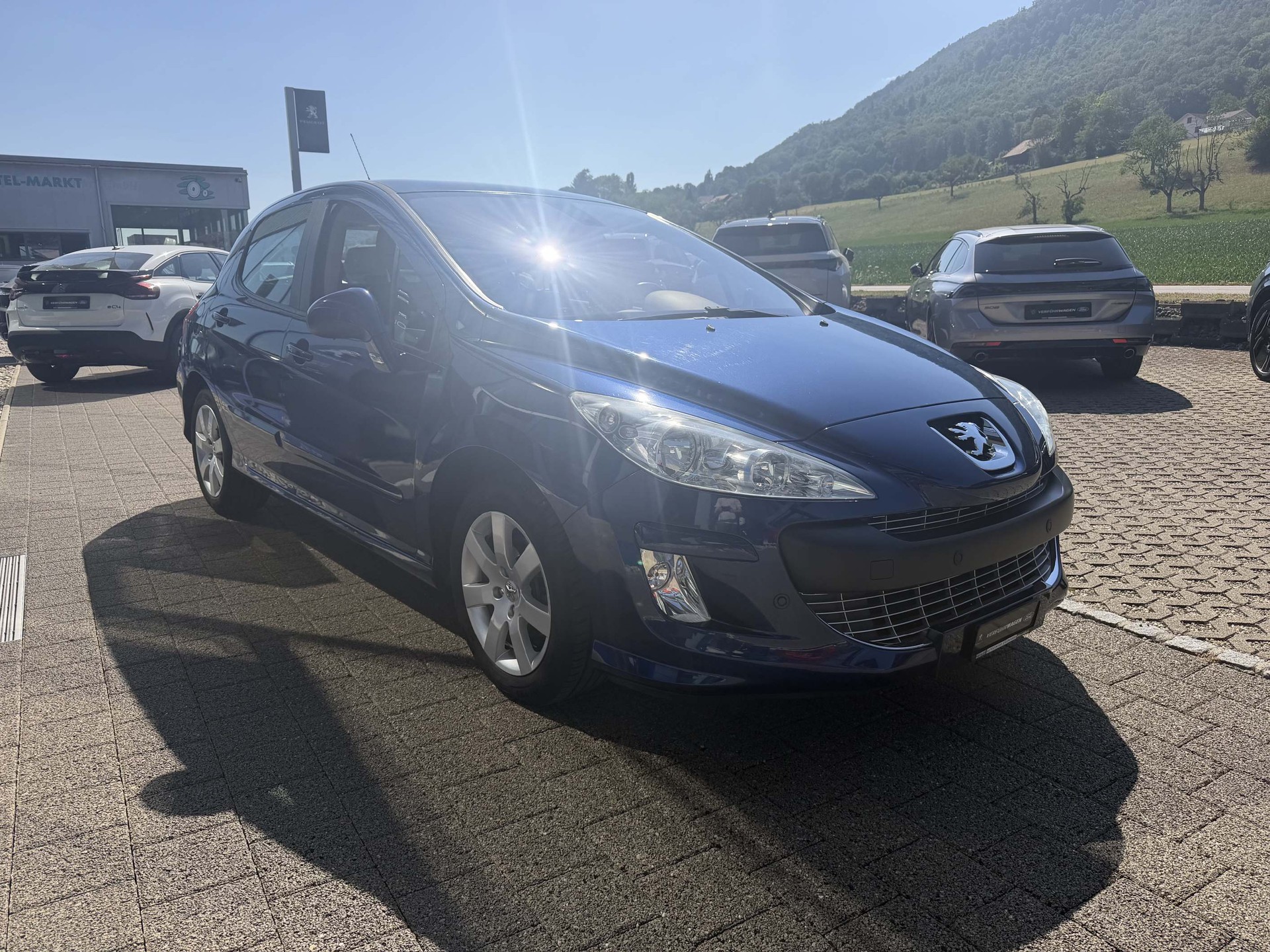 PEUGEOT 308 1.6 Turbo 150 Swiss Edition-image-2