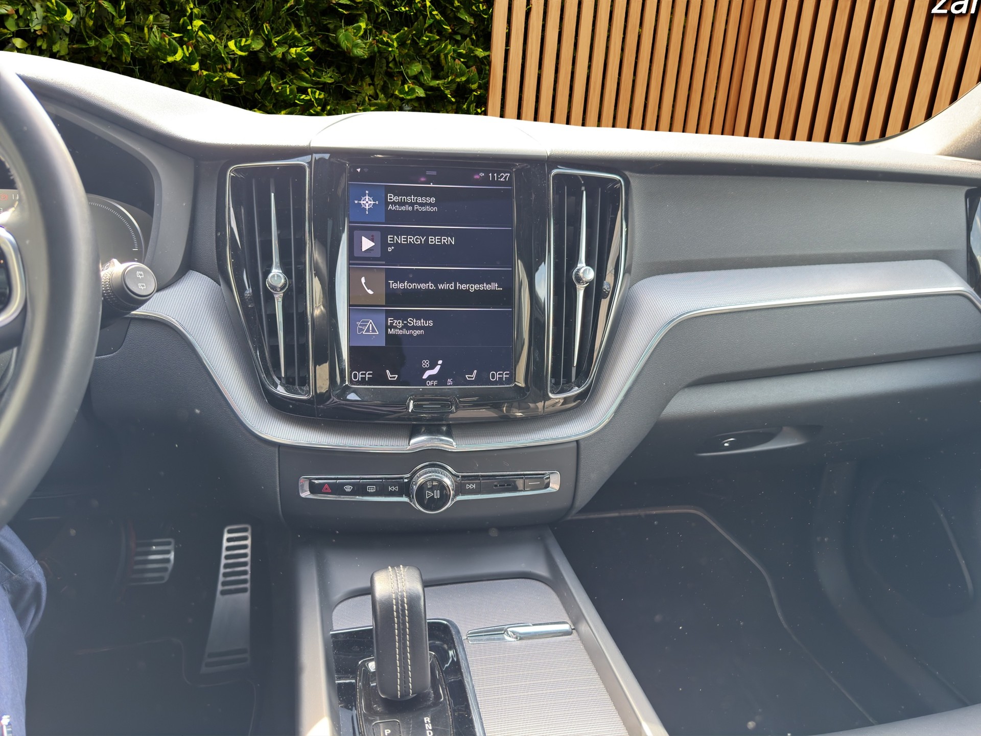 VOLVO XC60 2.0 T8 TE R-Design eAWD-image-11
