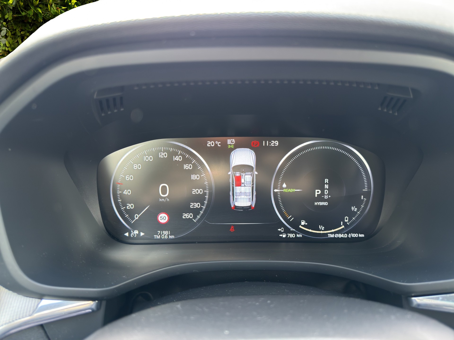 VOLVO XC60 2.0 T8 TE R-Design eAWD-image-13