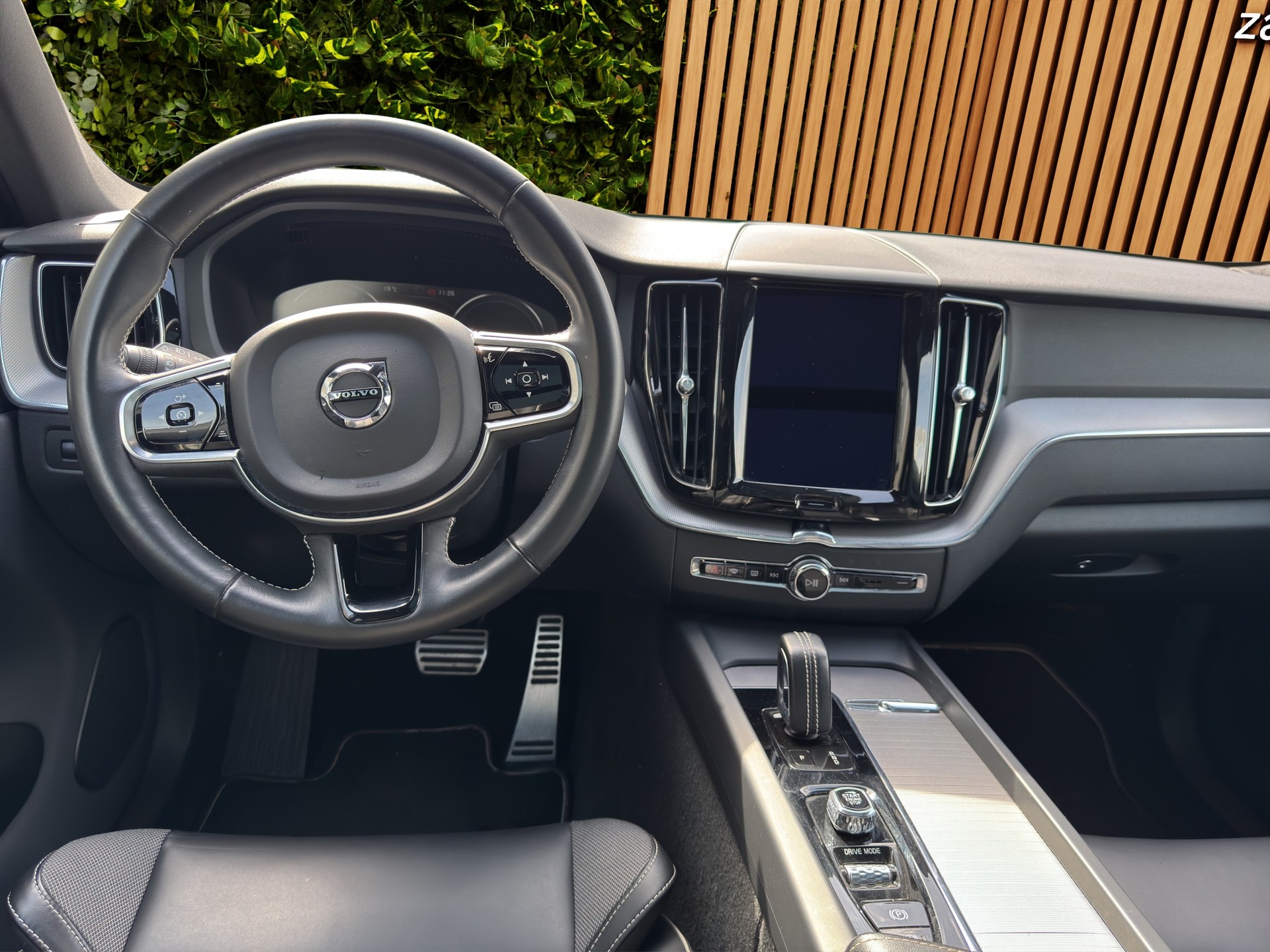 VOLVO XC60 2.0 T8 TE R-Design eAWD-image-9