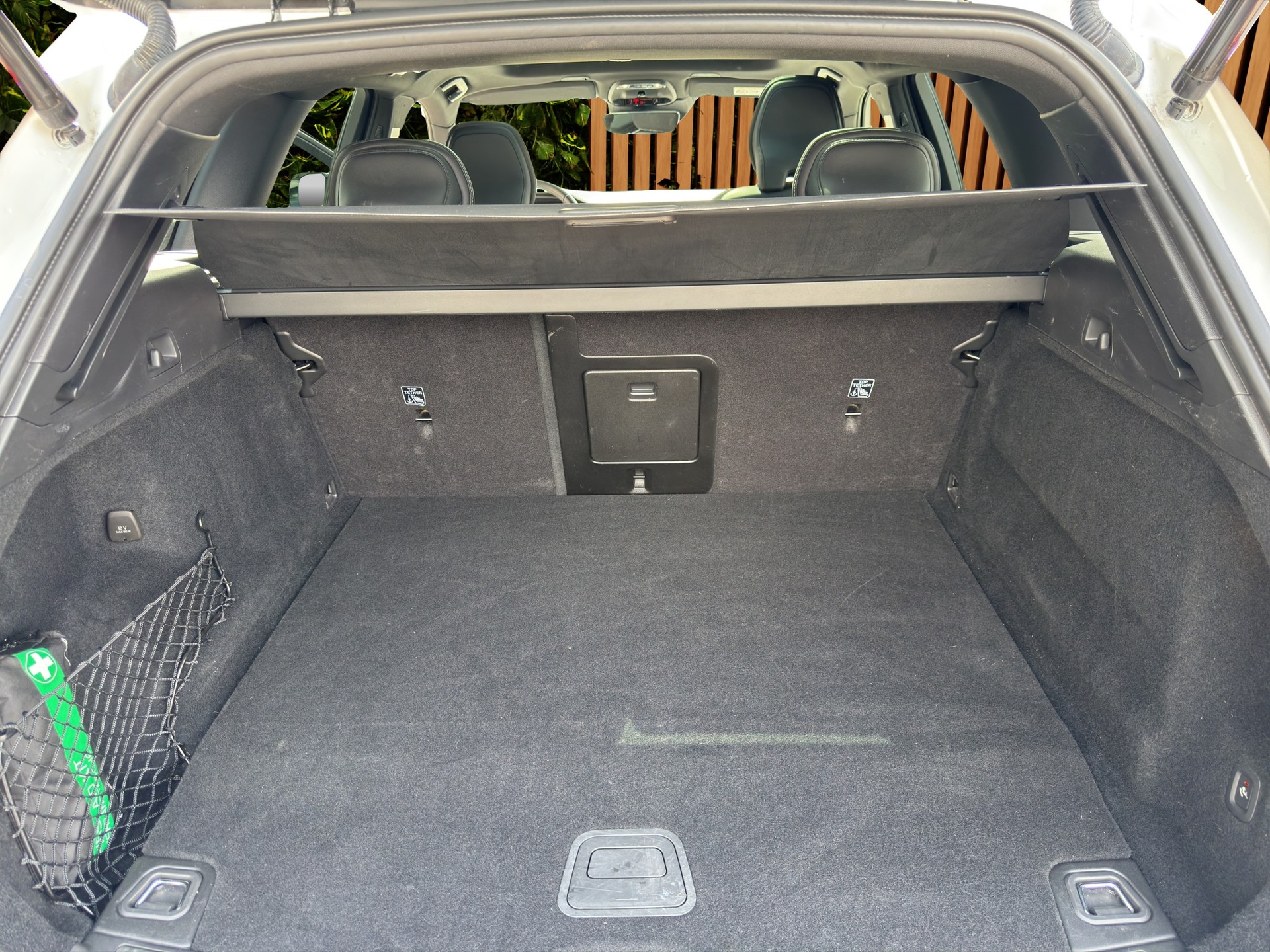 VOLVO XC60 2.0 T8 TE R-Design eAWD-image-15