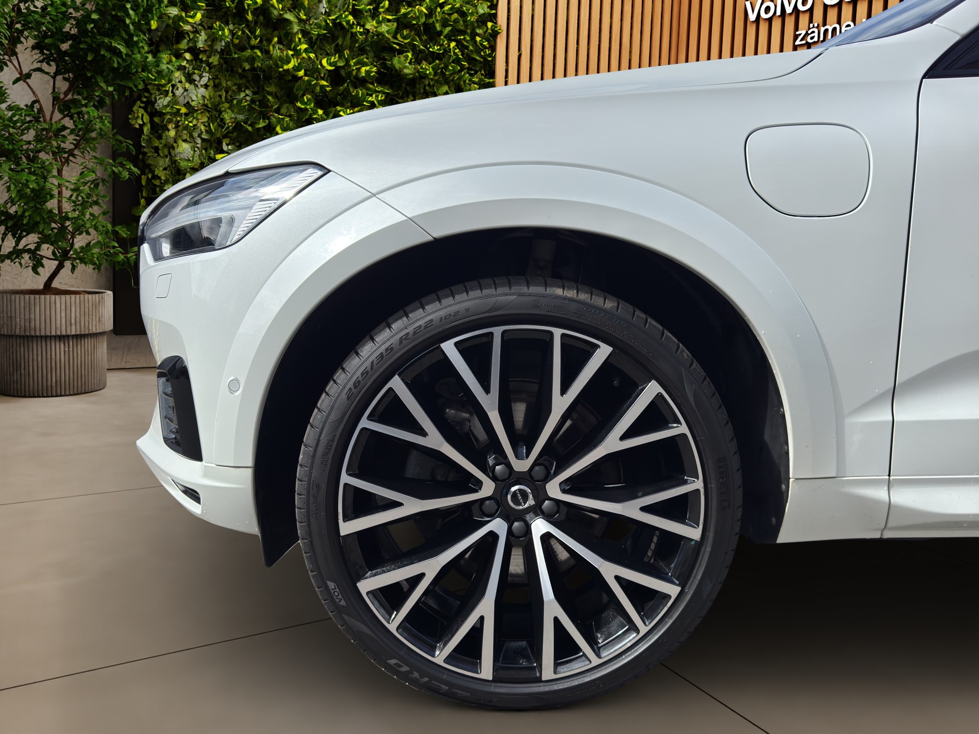 VOLVO XC60 2.0 T8 TE R-Design eAWD-image-8